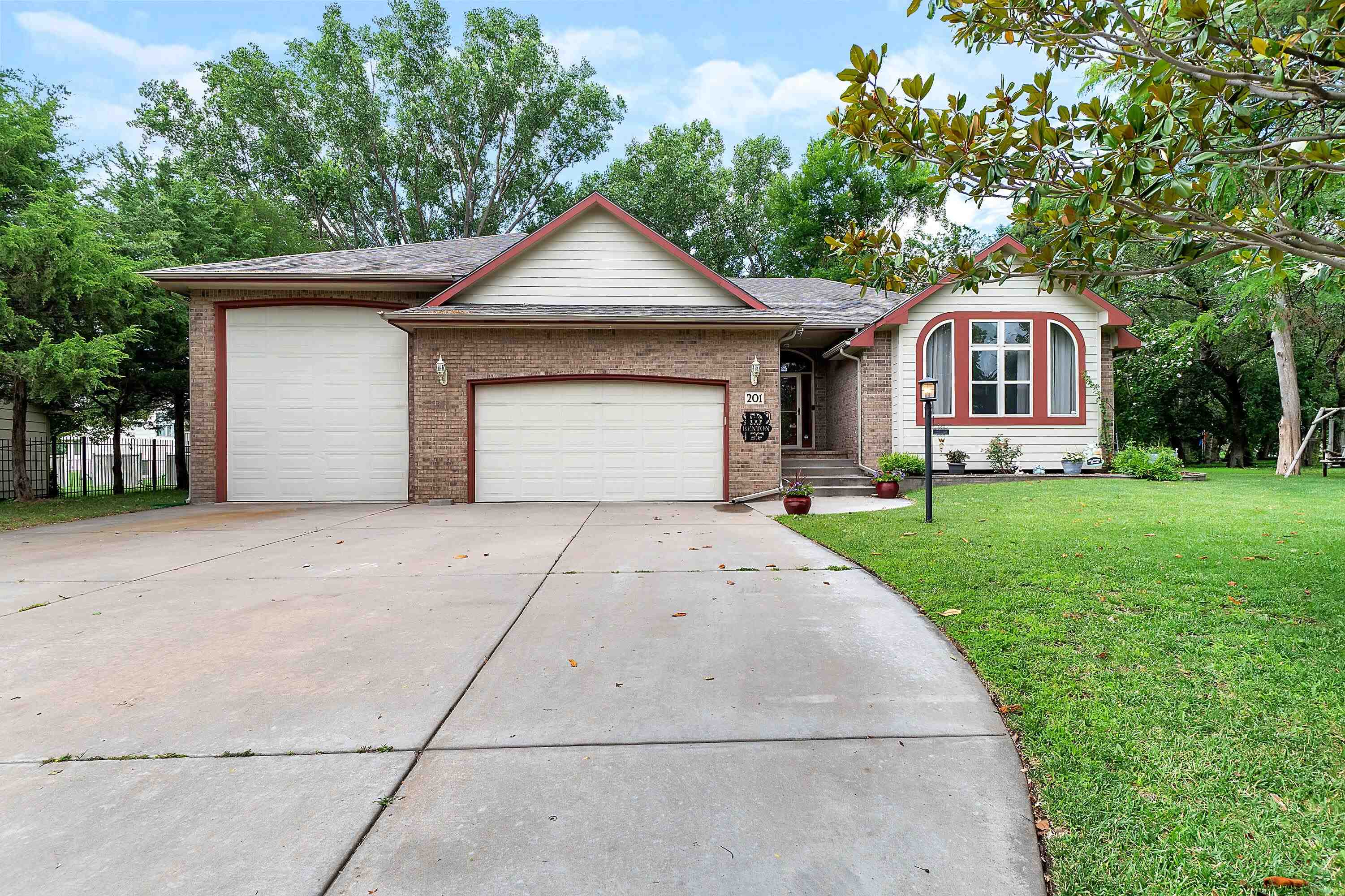 201 S Maple Dunes St Property Photo 1