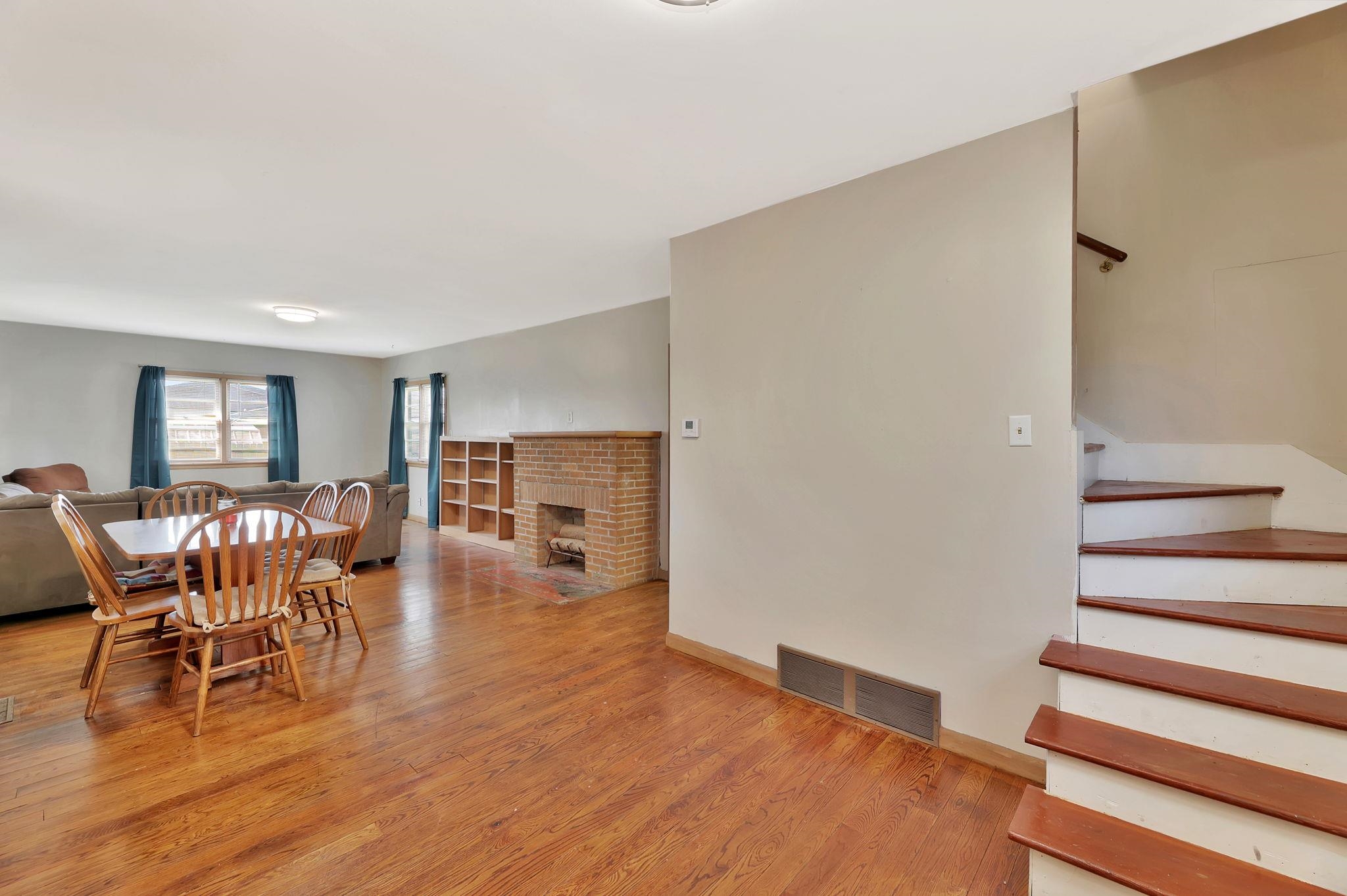 813 Race St Property Photo 3