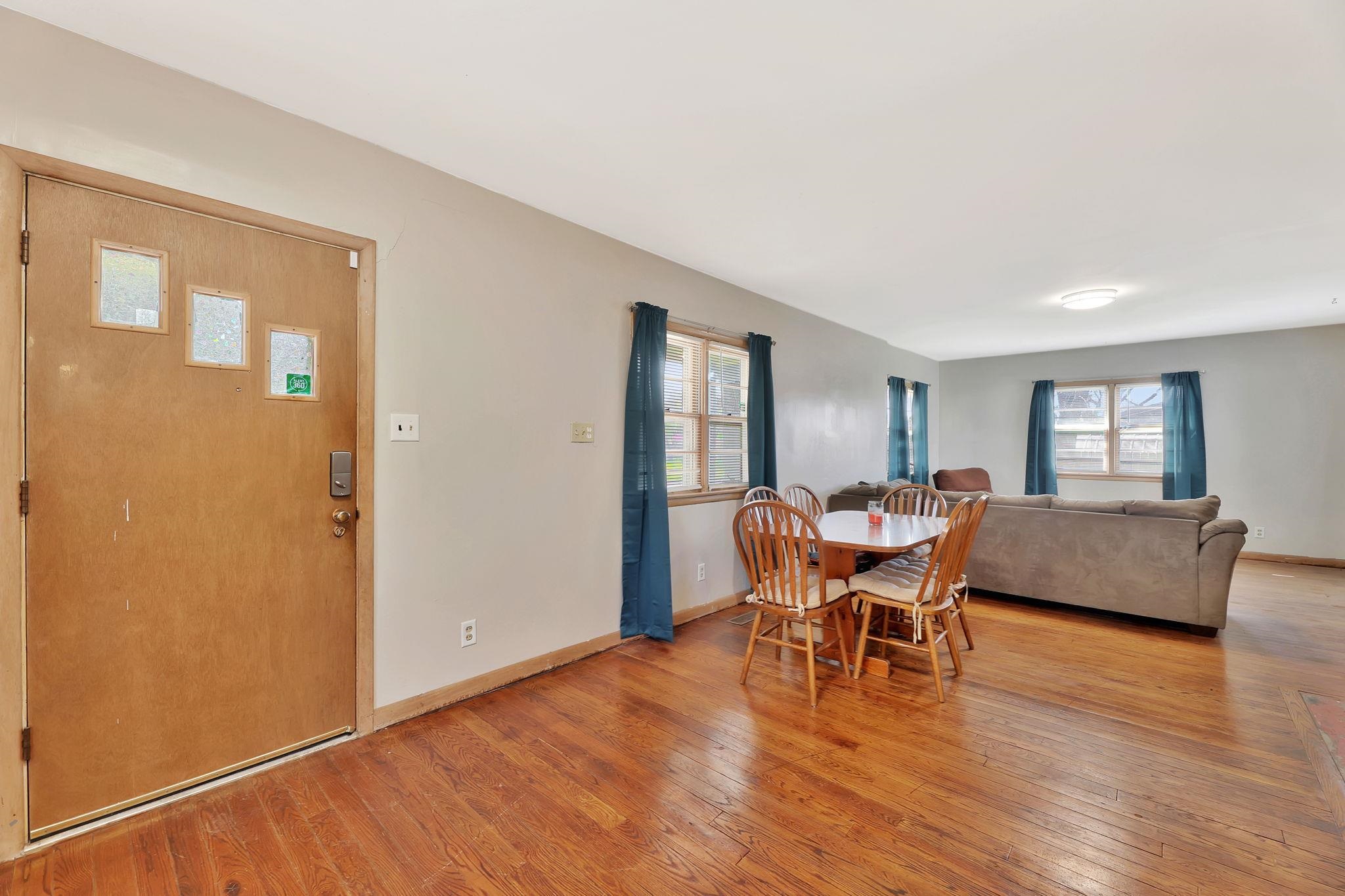 813 Race St Property Photo 4