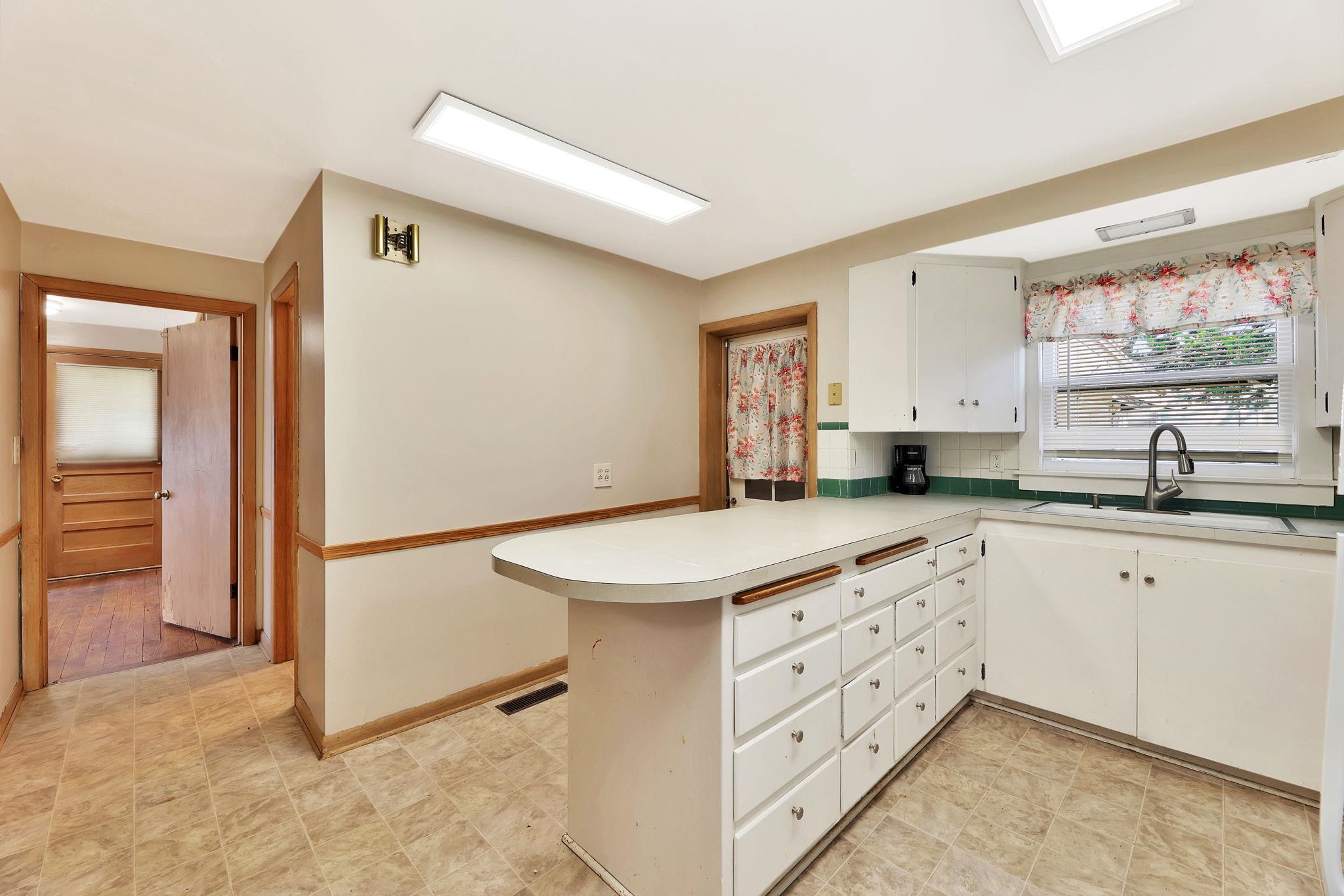 813 Race St Property Photo 6