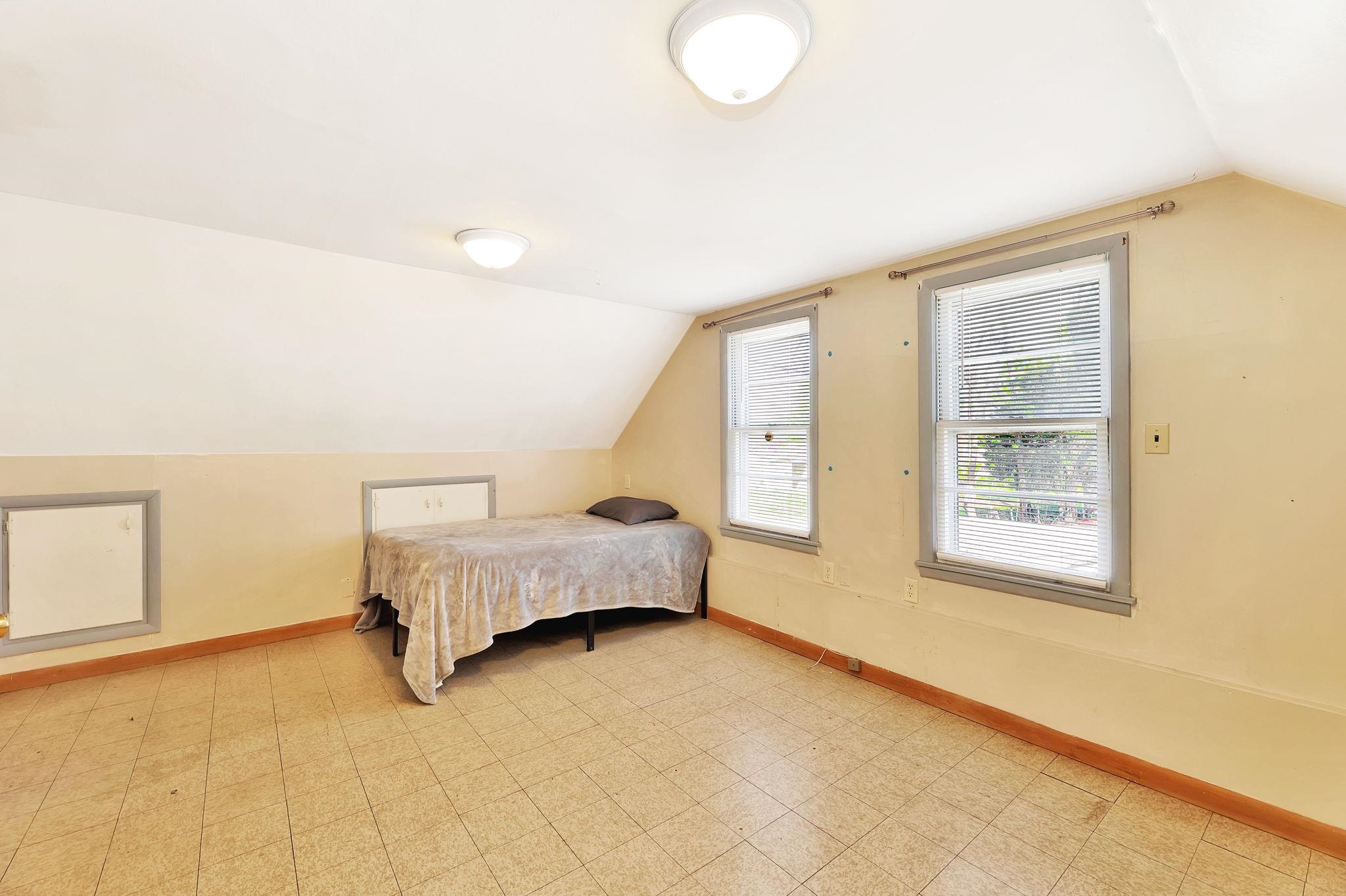 813 Race St Property Photo 23