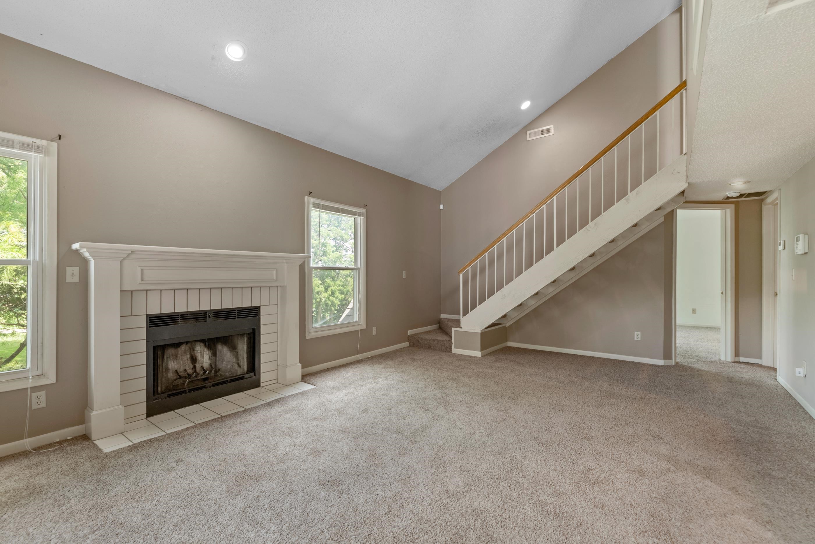 1450 S Webb Rd #520 Property Photo 3