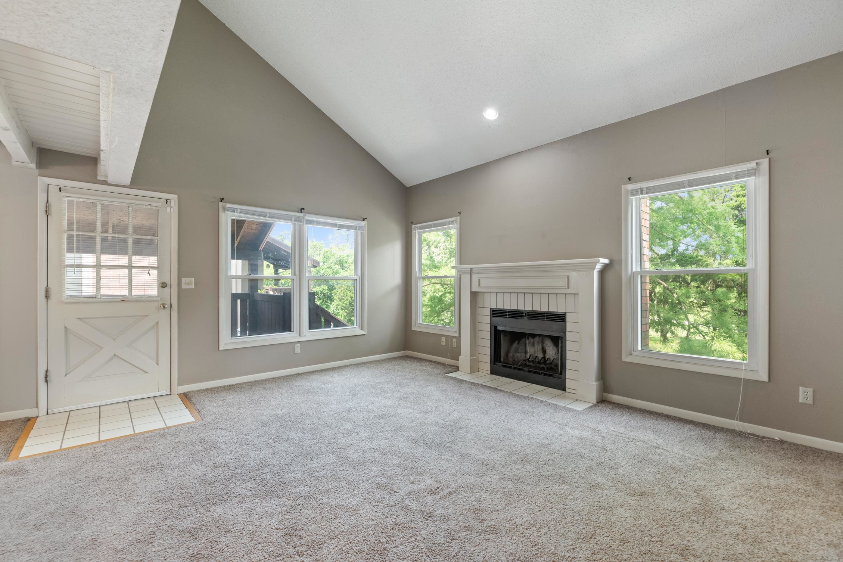 1450 S Webb Rd #520 Property Photo 4