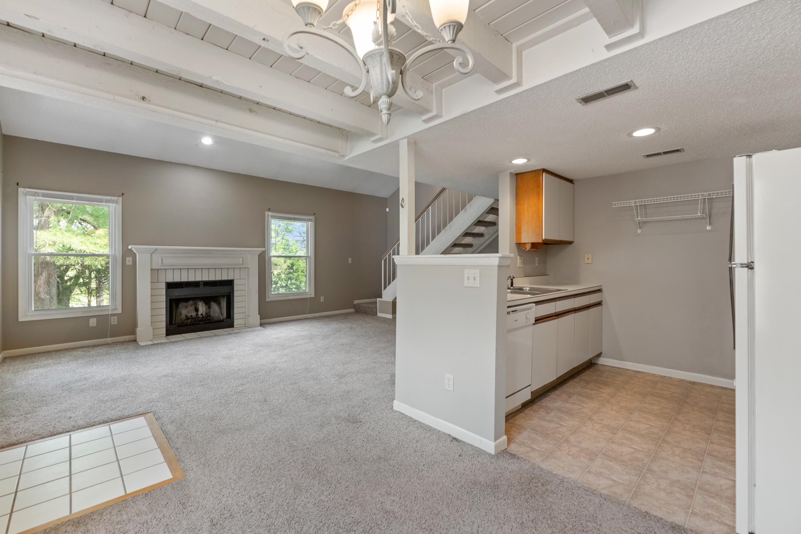 1450 S Webb Rd #520 Property Photo 8