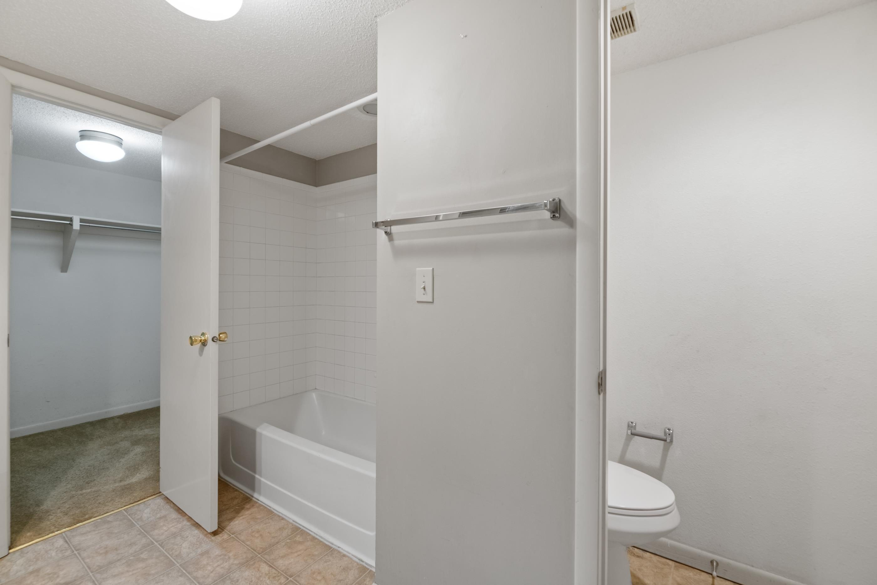 1450 S Webb Rd #520 Property Photo 12
