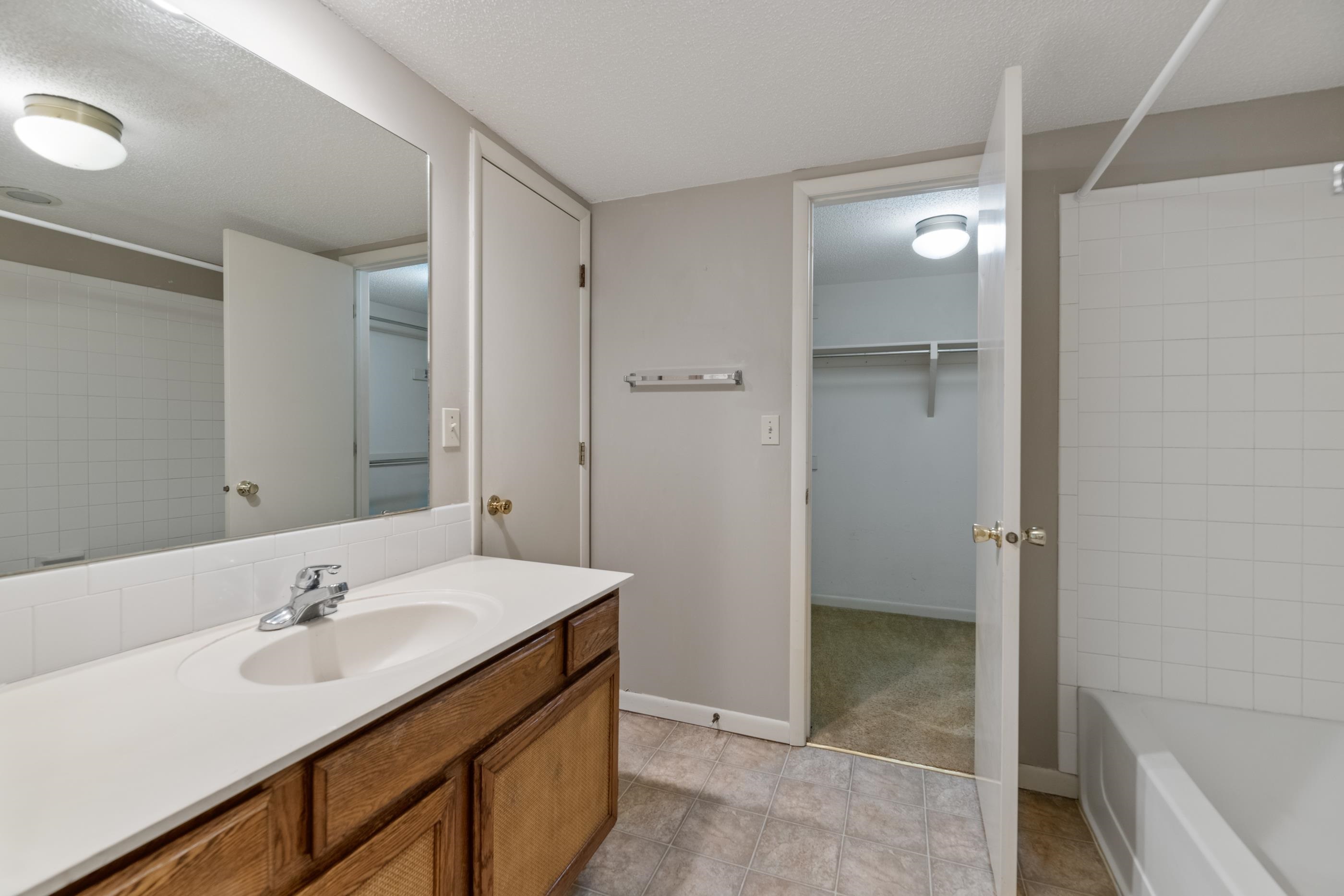 1450 S Webb Rd #520 Property Photo 13