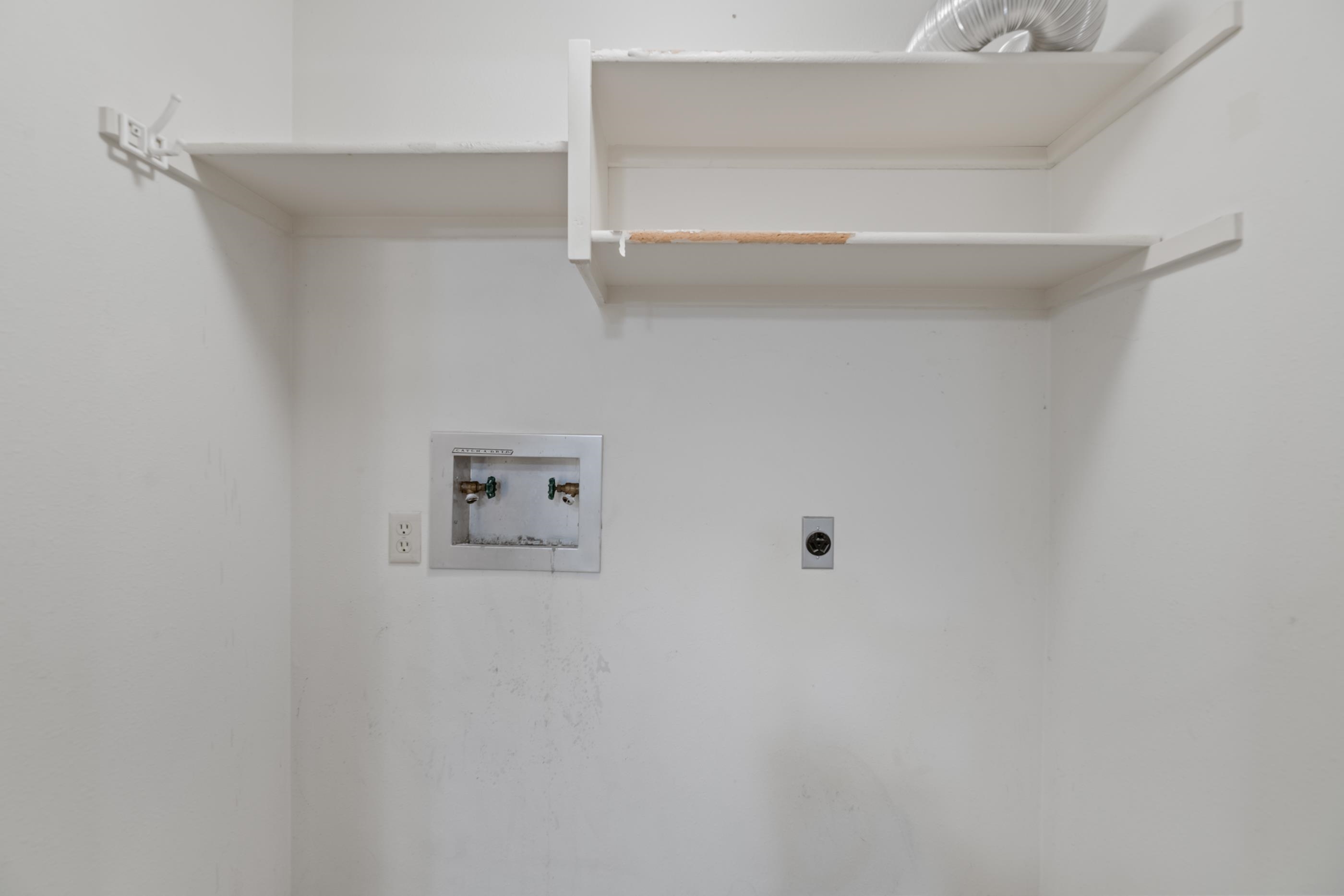 1450 S Webb Rd #520 Property Photo 17