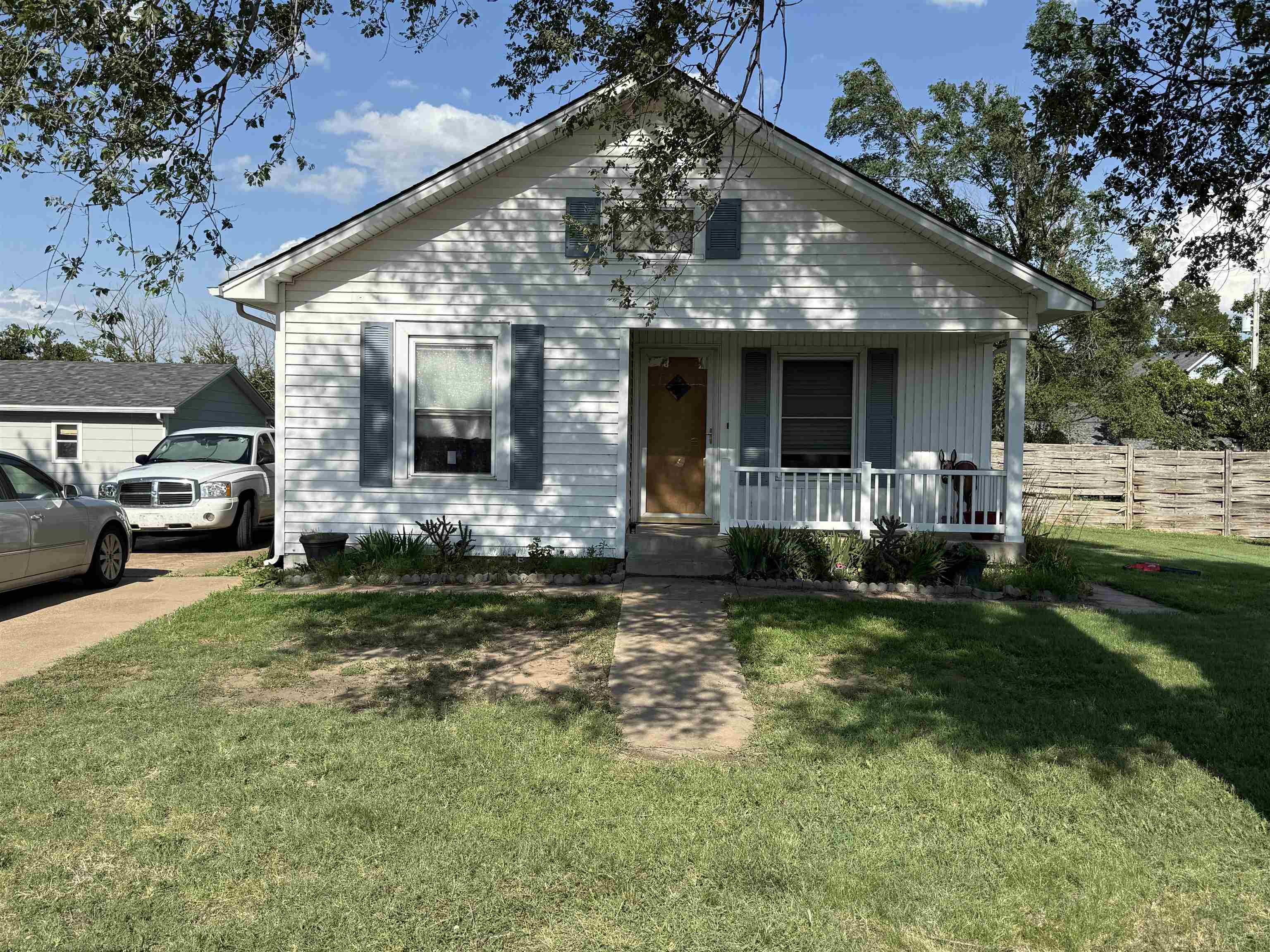 218 S Parkway Street Property Photo 1