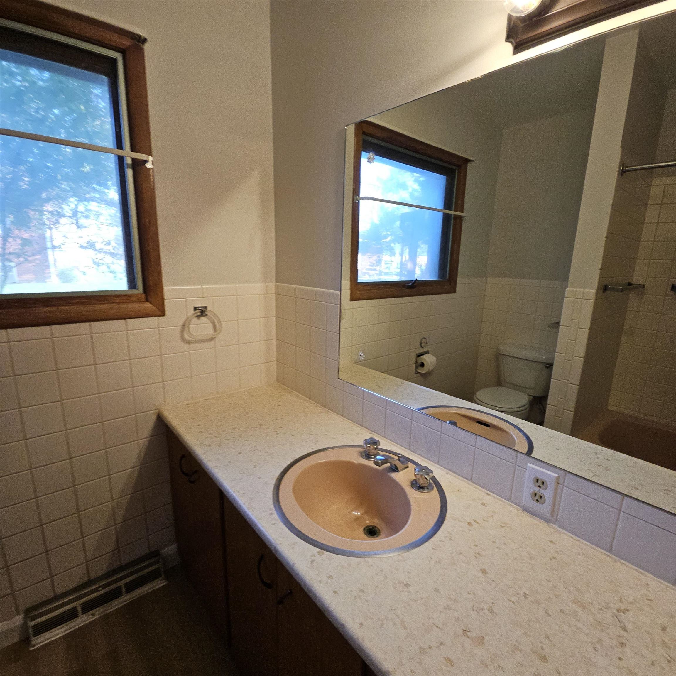 215 N Main St Property Photo 5