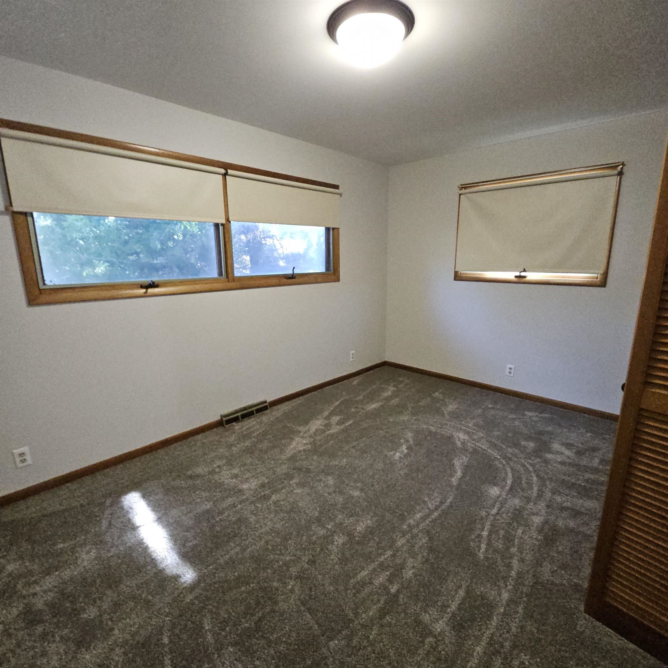 215 N Main St Property Photo 11