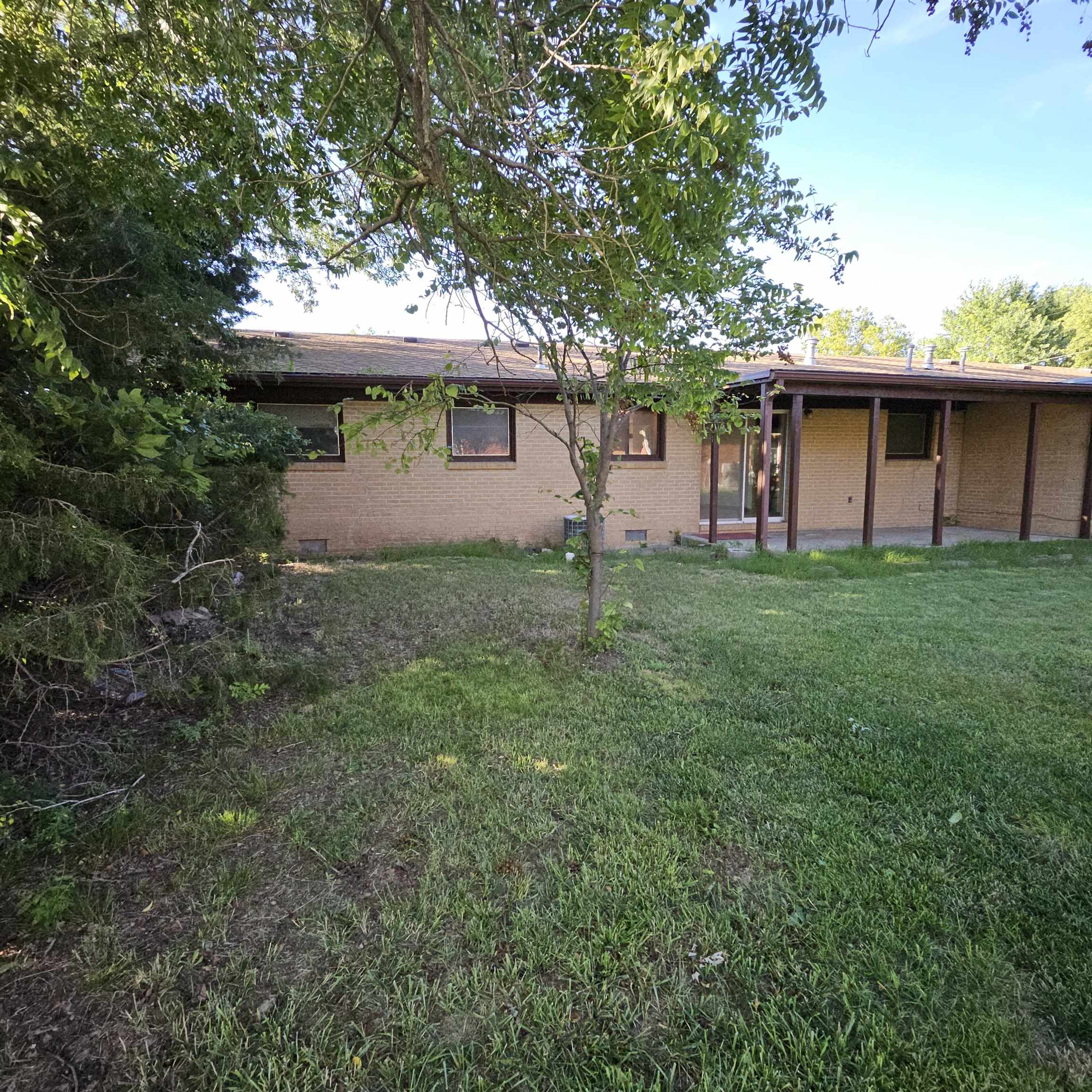 215 N Main St Property Photo 25