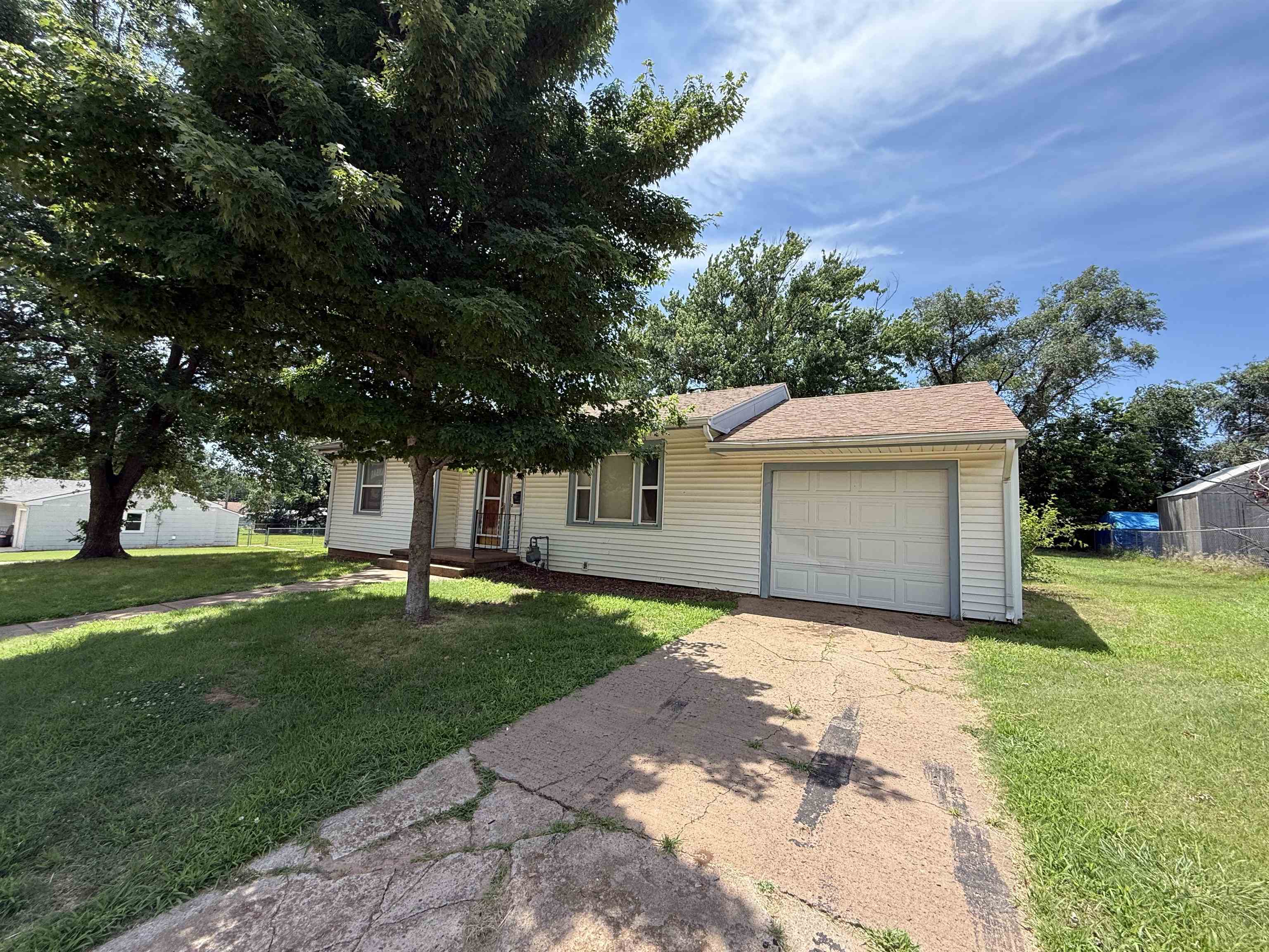 1101 N Chariton St Property Photo 2