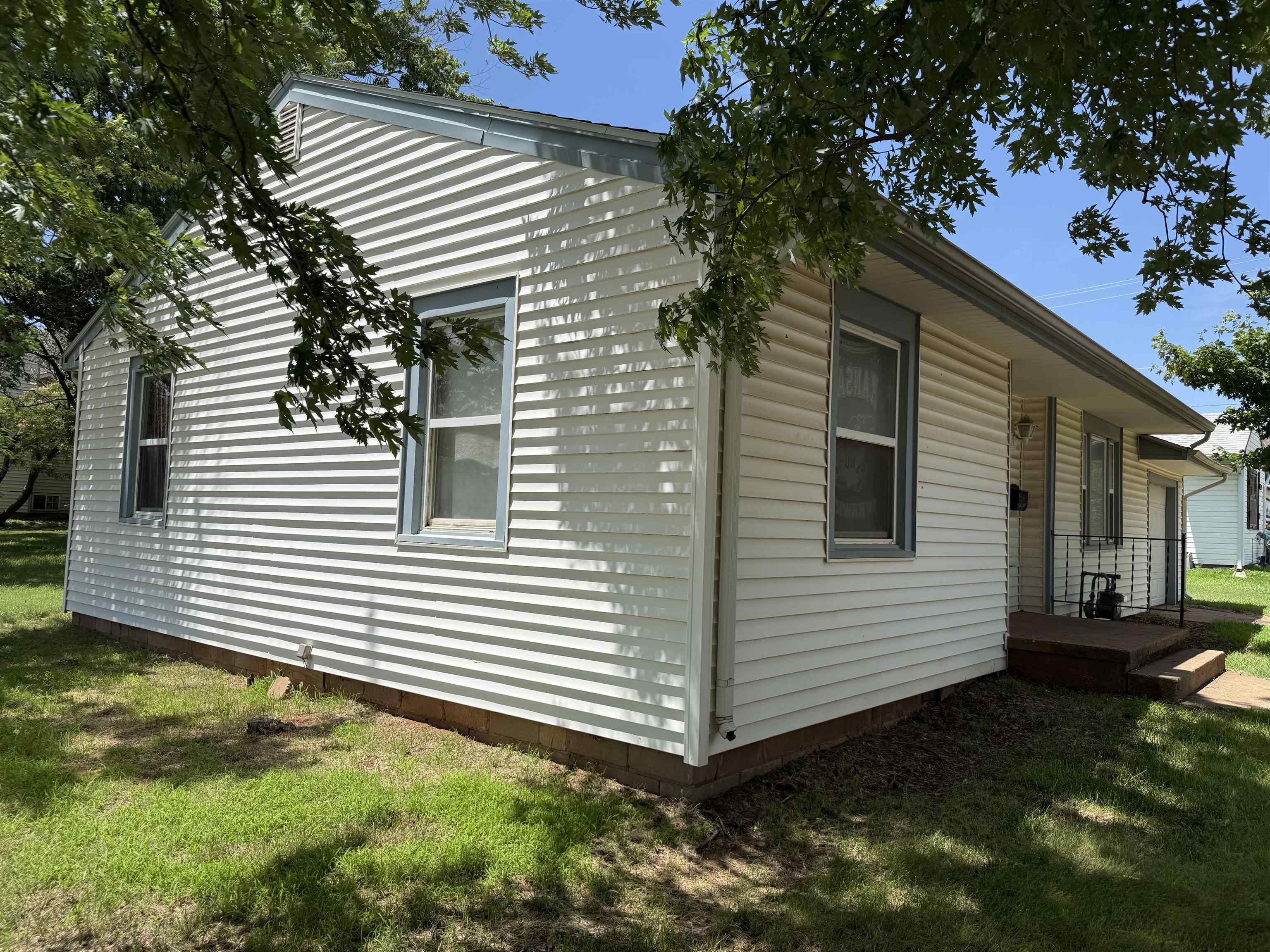 1101 N Chariton St Property Photo 8