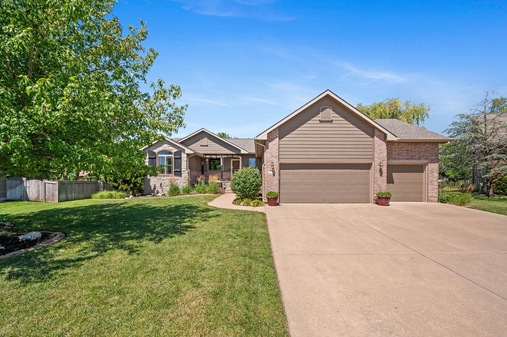 2303 N Flutter Ln Property Photo 1