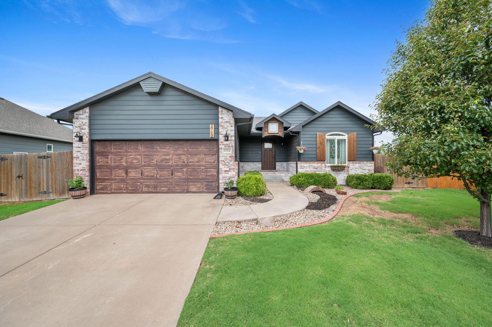 2712 E Kite St Property Photo 1