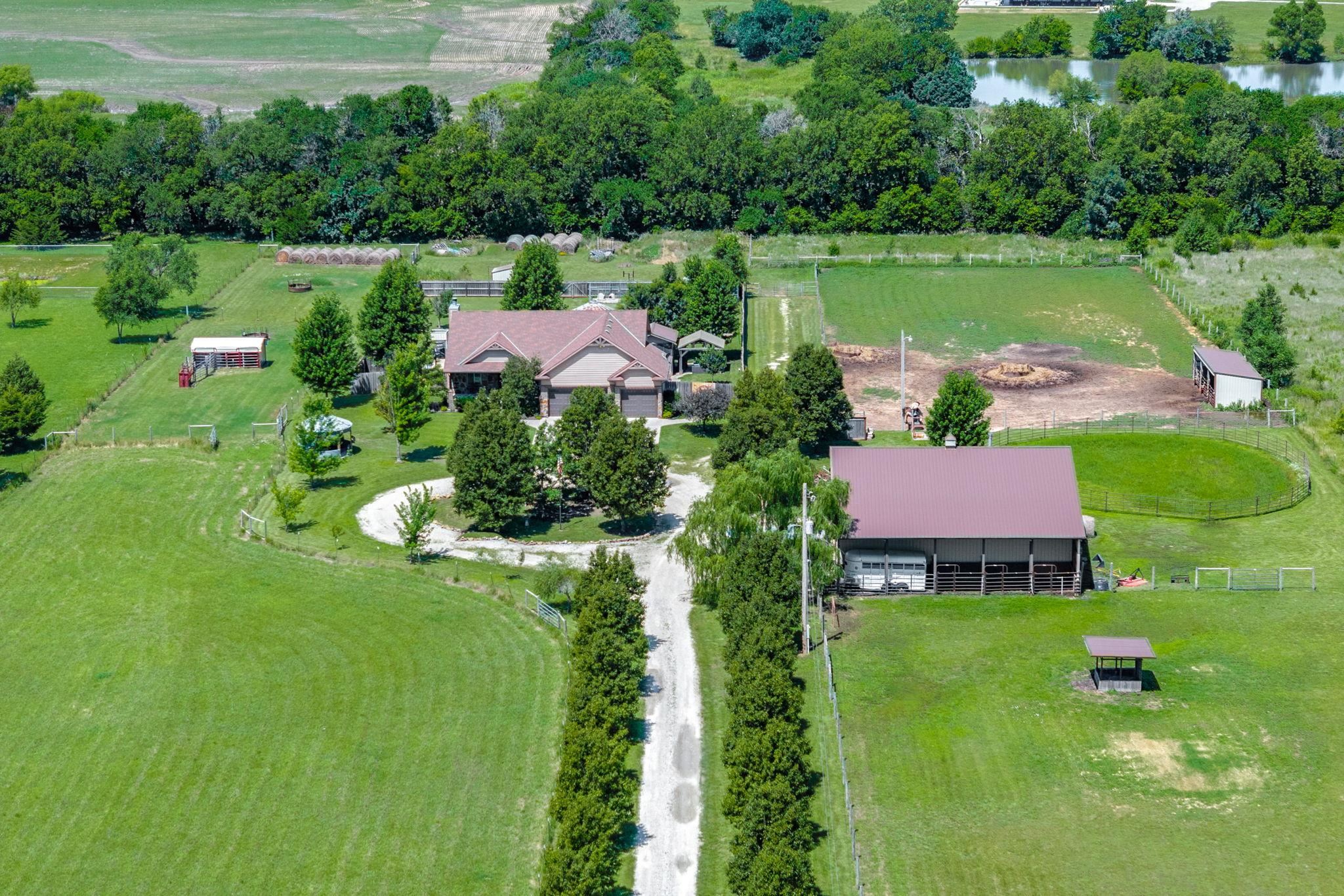 21249 Sw Meadowlark Rd Property Photo 1