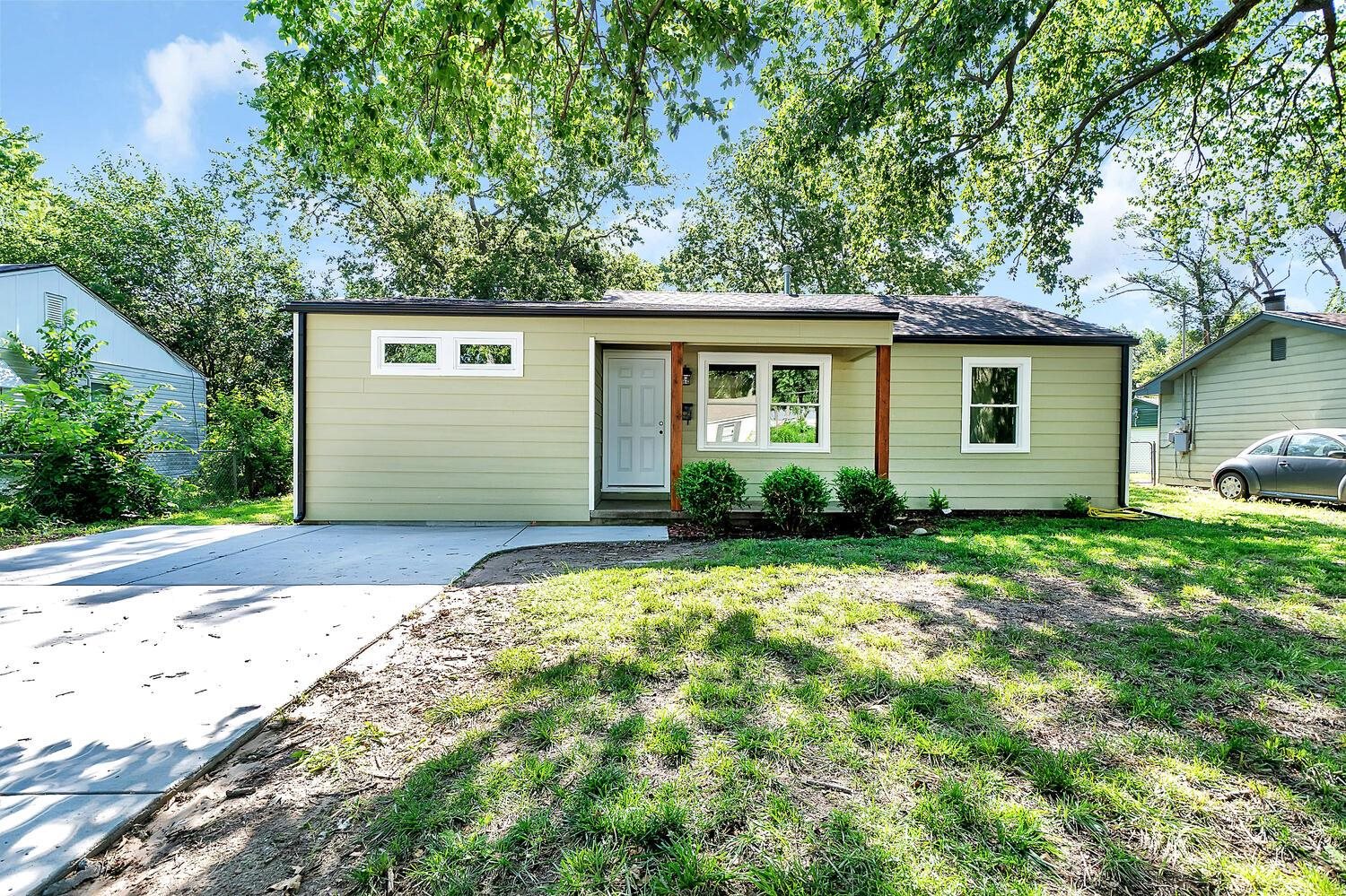 4556 S Laclede Property Photo 1