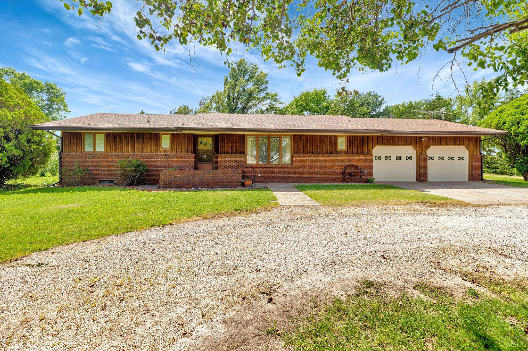 1199 N Conway Springs Rd Property Photo 1