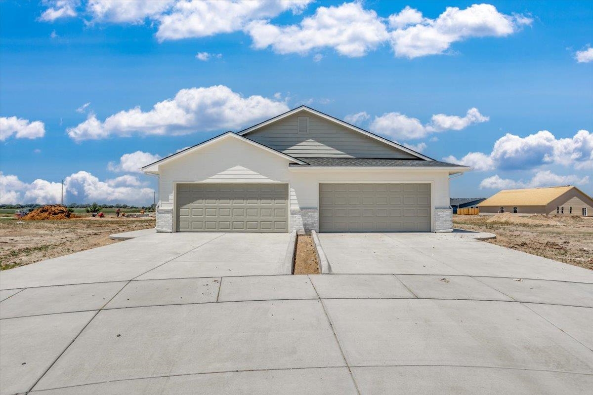 1158-1160 W Trek Cir. Property Photo 1