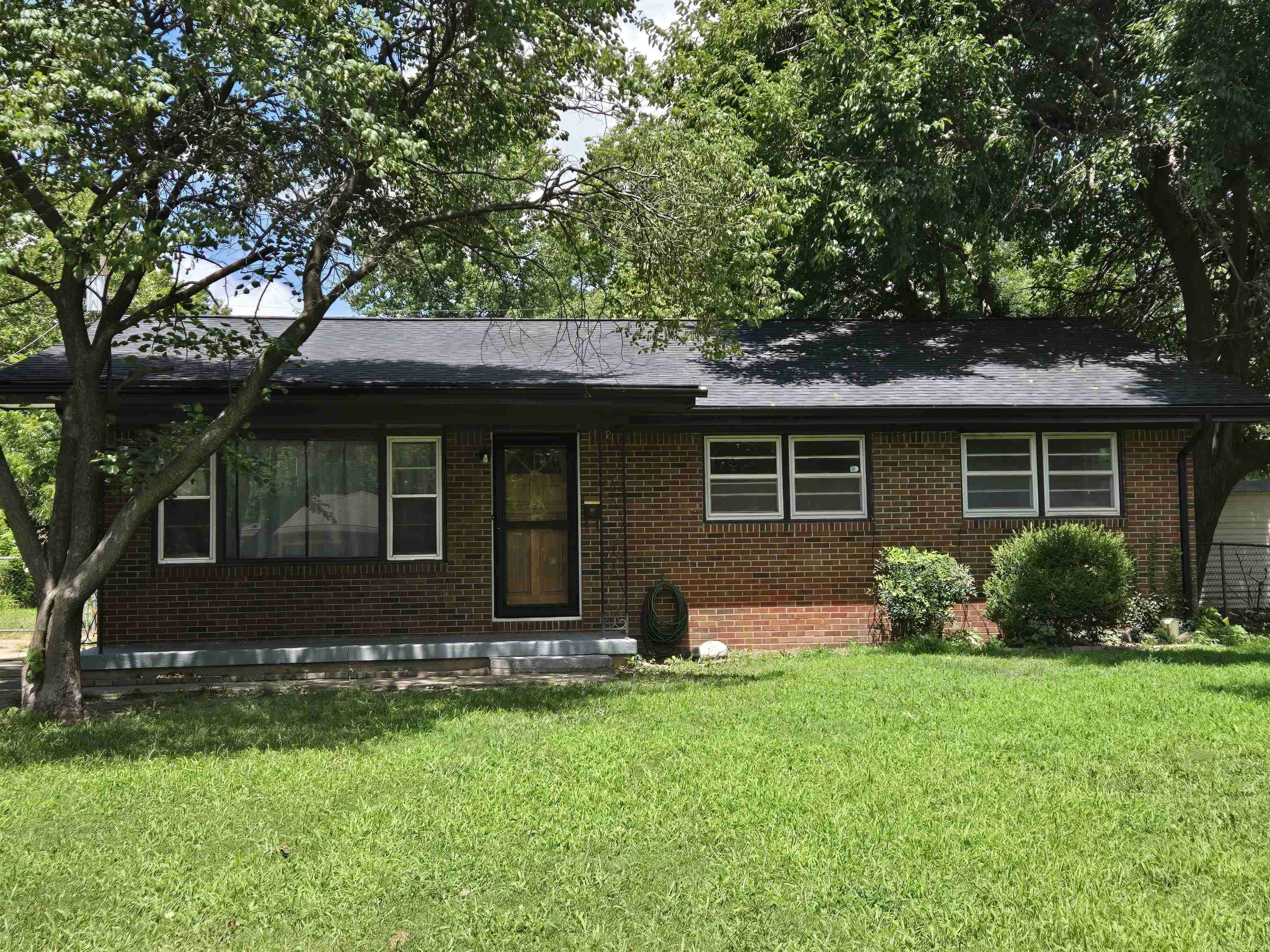 1015 Anita Dr