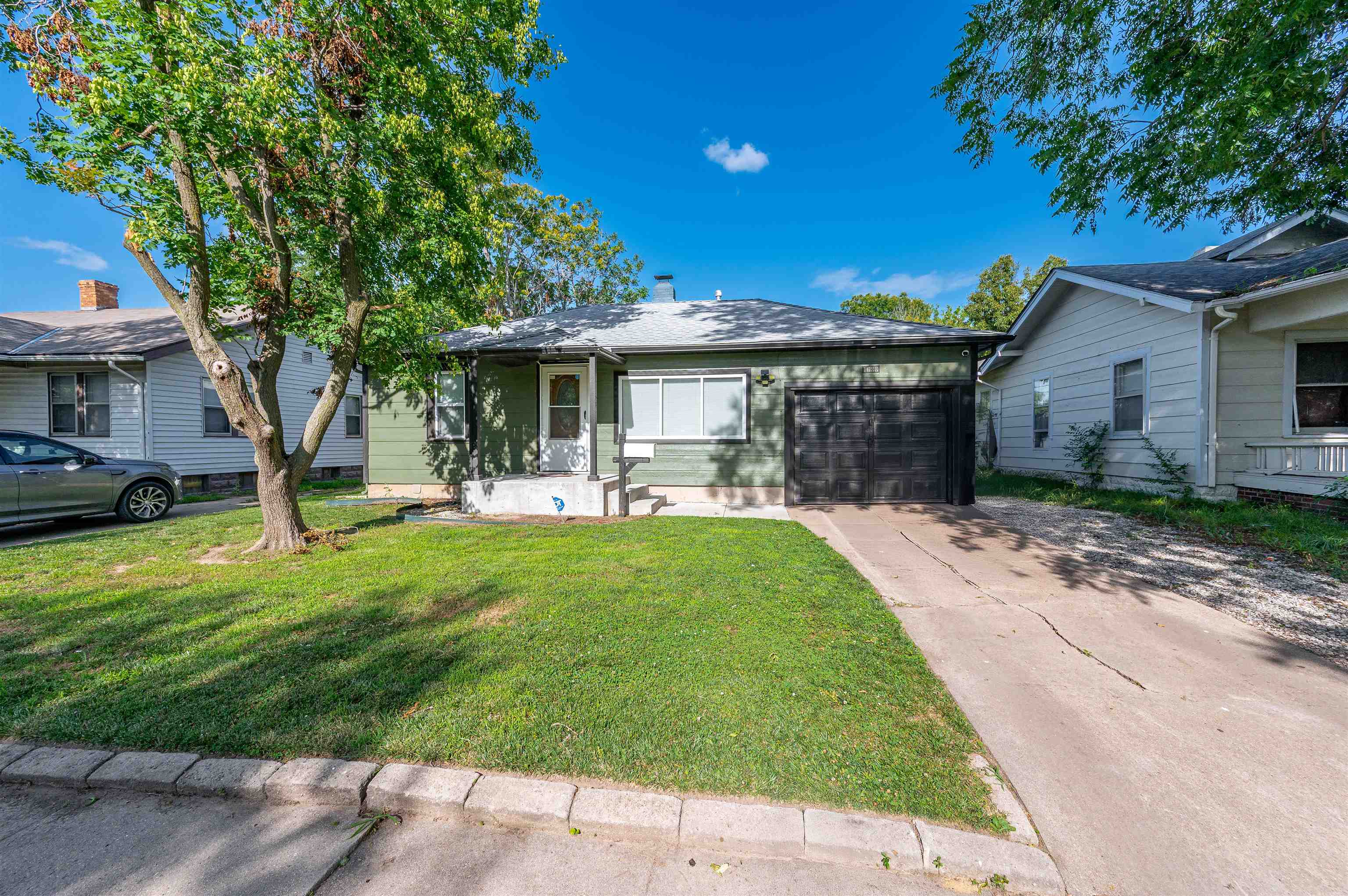 1638 S Pattie Ave Property Photo 1