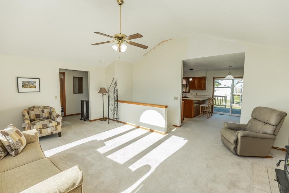 220 S Brenda Ln Property Photo 3