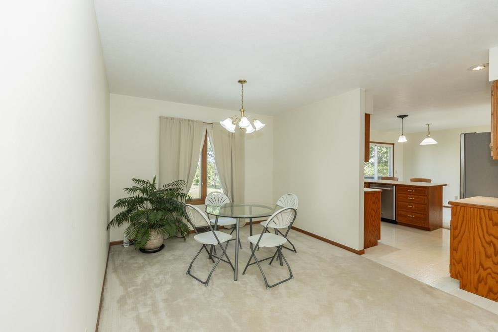 220 S Brenda Ln Property Photo 6