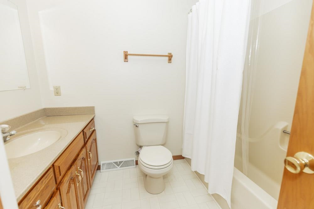 220 S Brenda Ln Property Photo 8