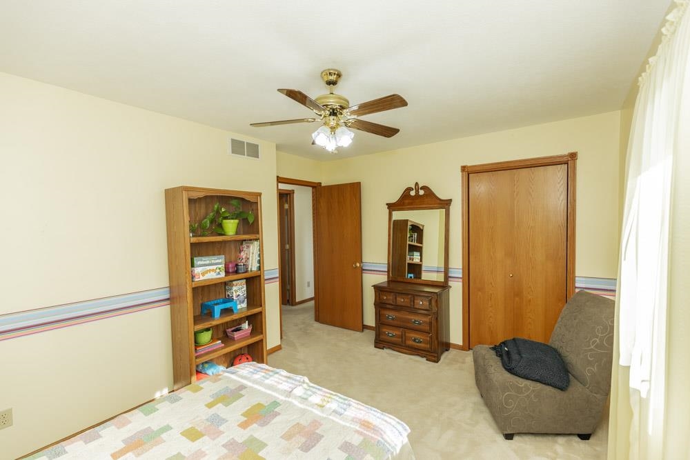 220 S Brenda Ln Property Photo 11