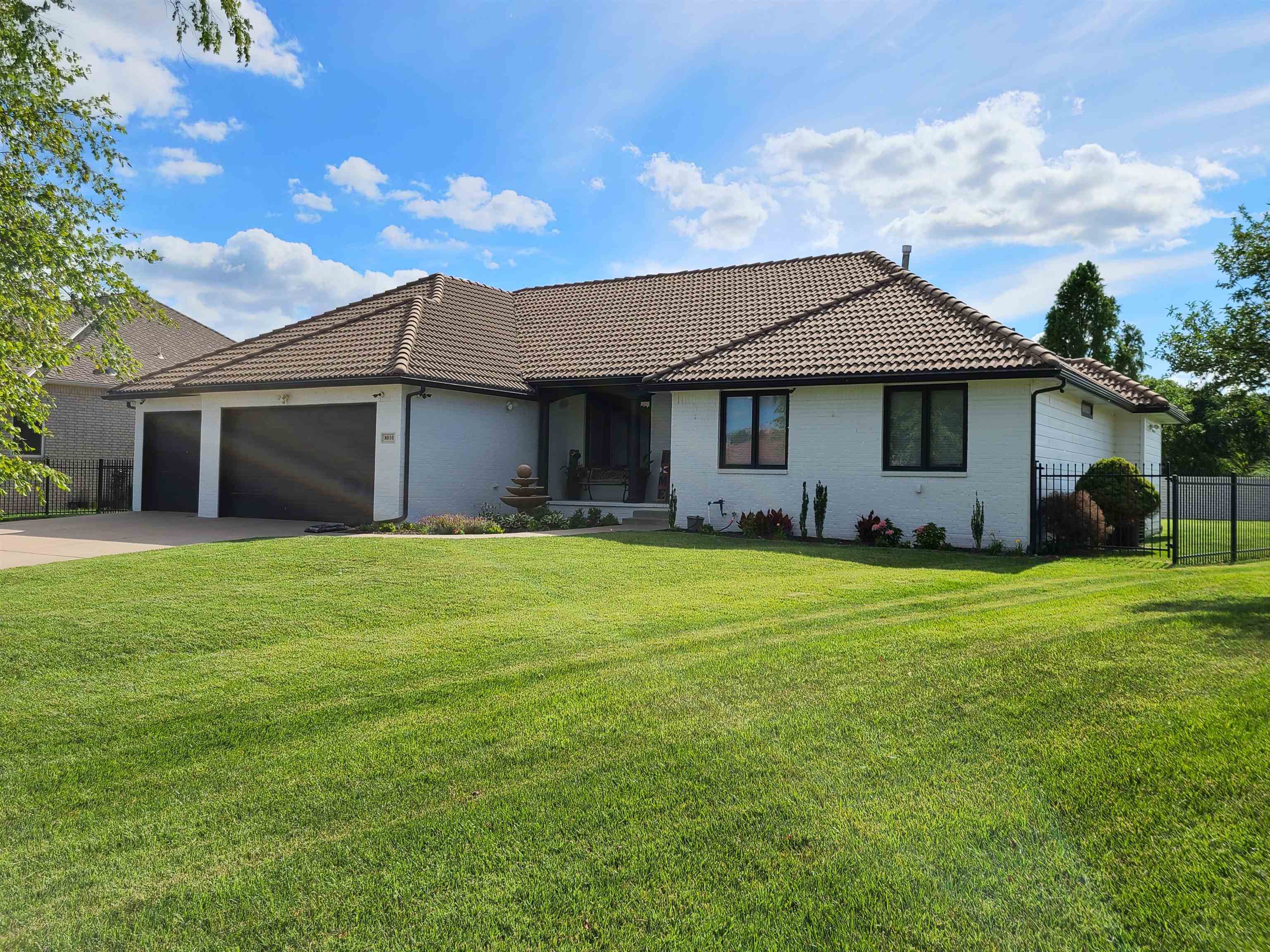 8010 E Champions Ct Property Photo 1