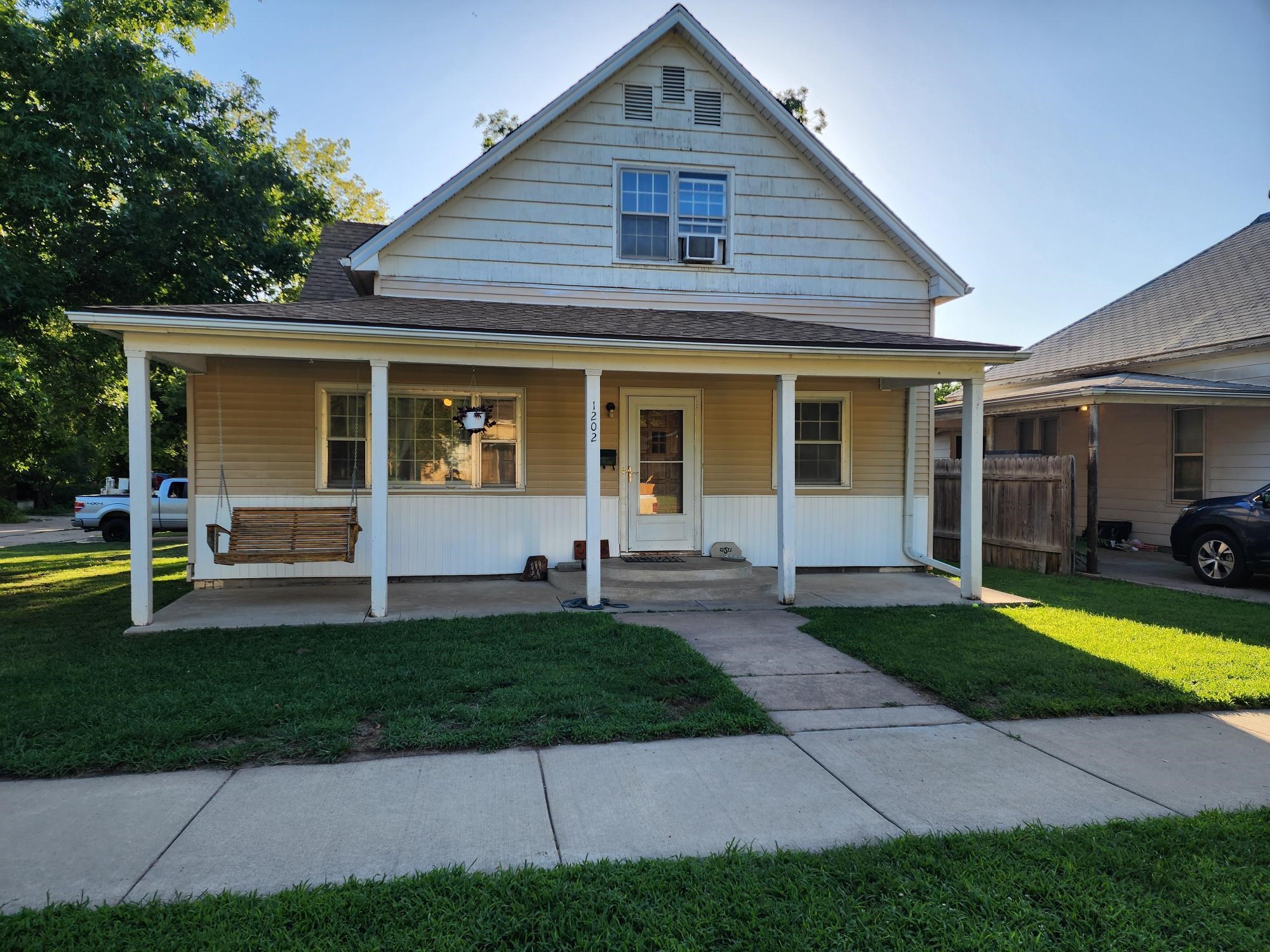 1202 N C St Property Photo 1