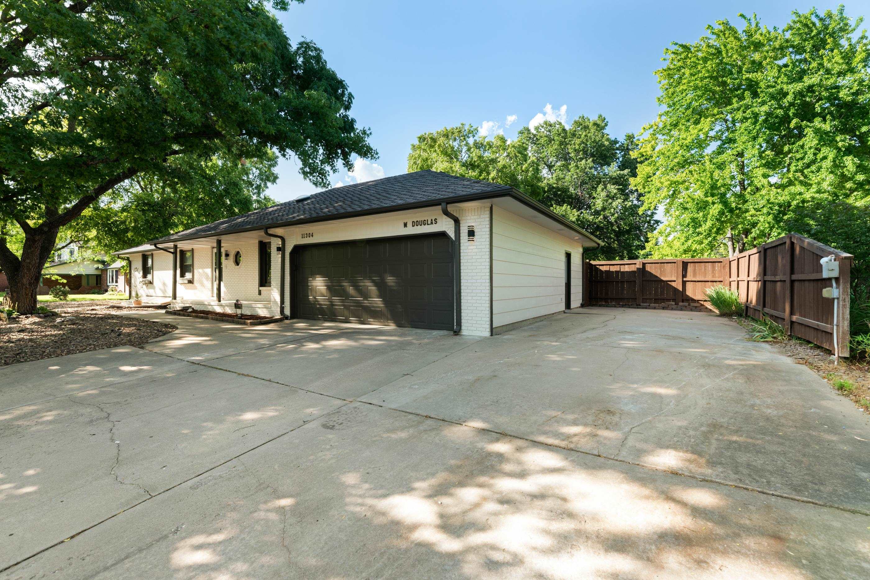11304 W Douglas Property Photo 1