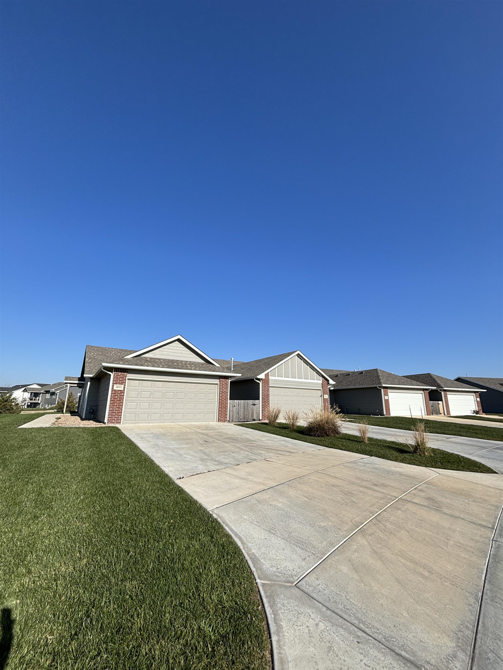 2811-2813 W 55th Ct. N. Property Photo 2