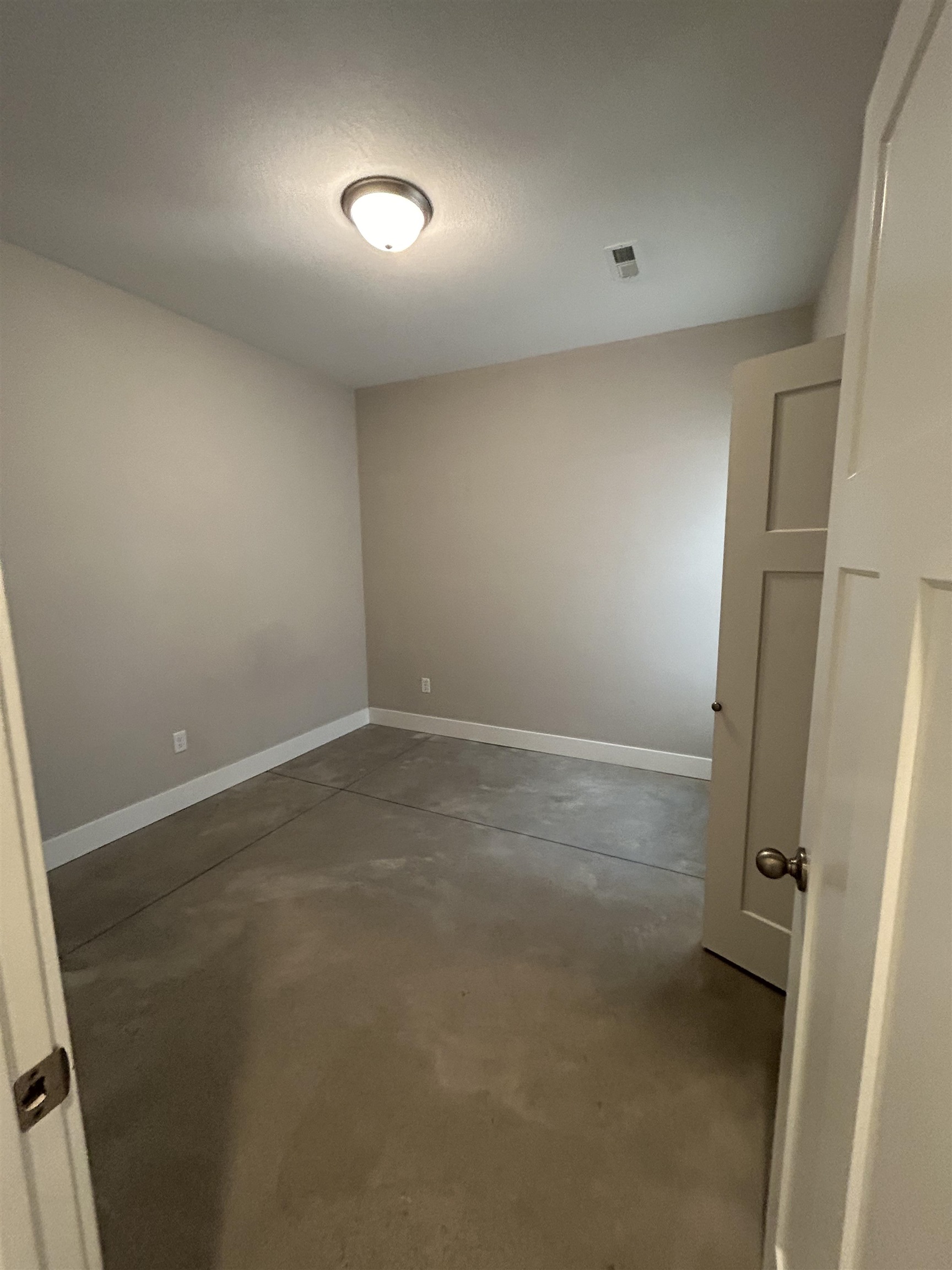 2811-2813 W 55th Ct. N. Property Photo 8
