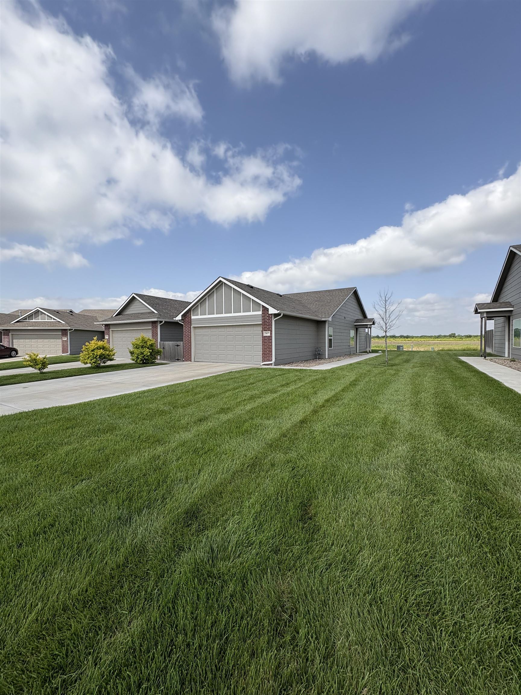 2805-2807 W 55th Ct N Property Photo 1