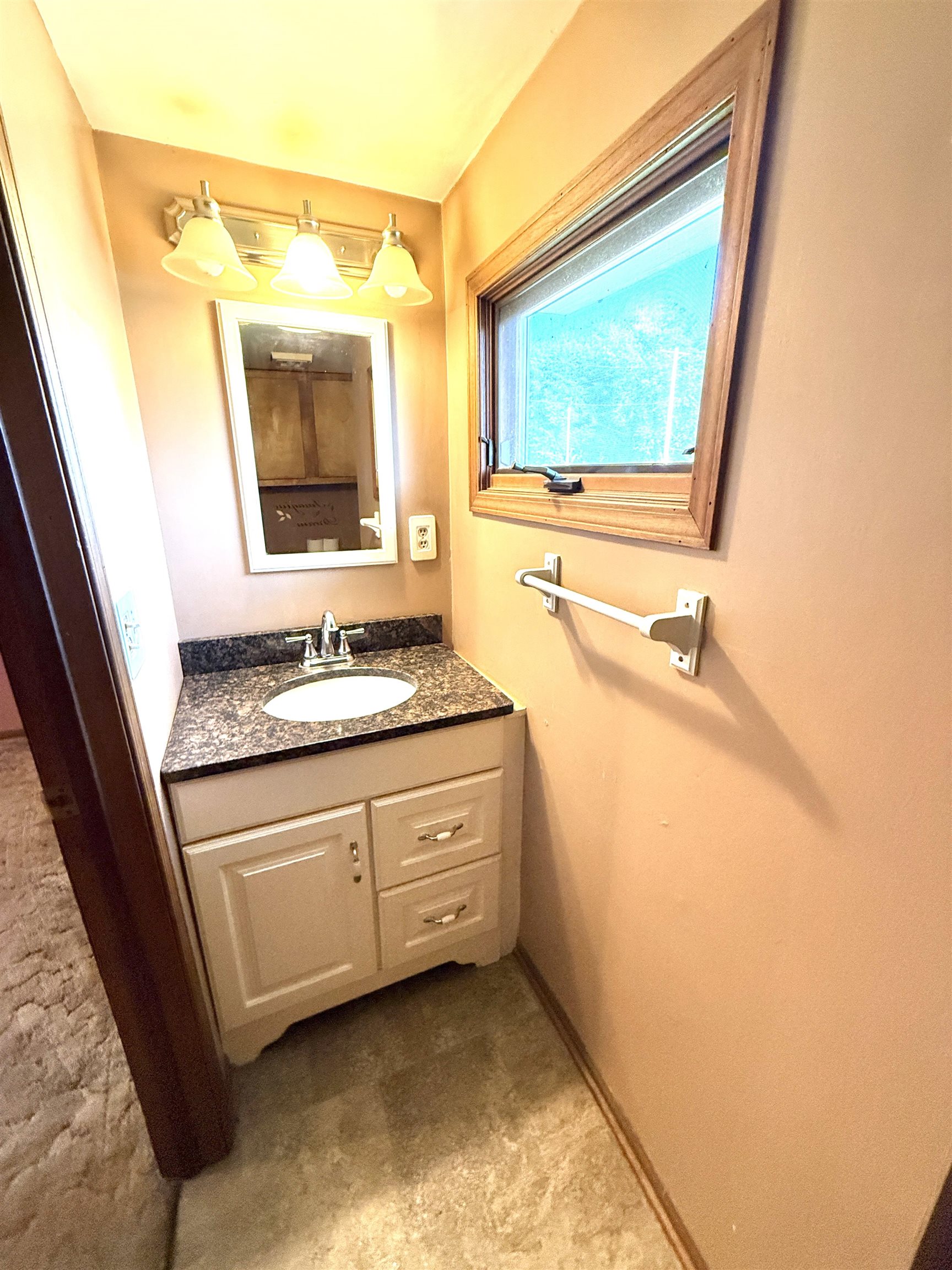 904 Ash Property Photo 19
