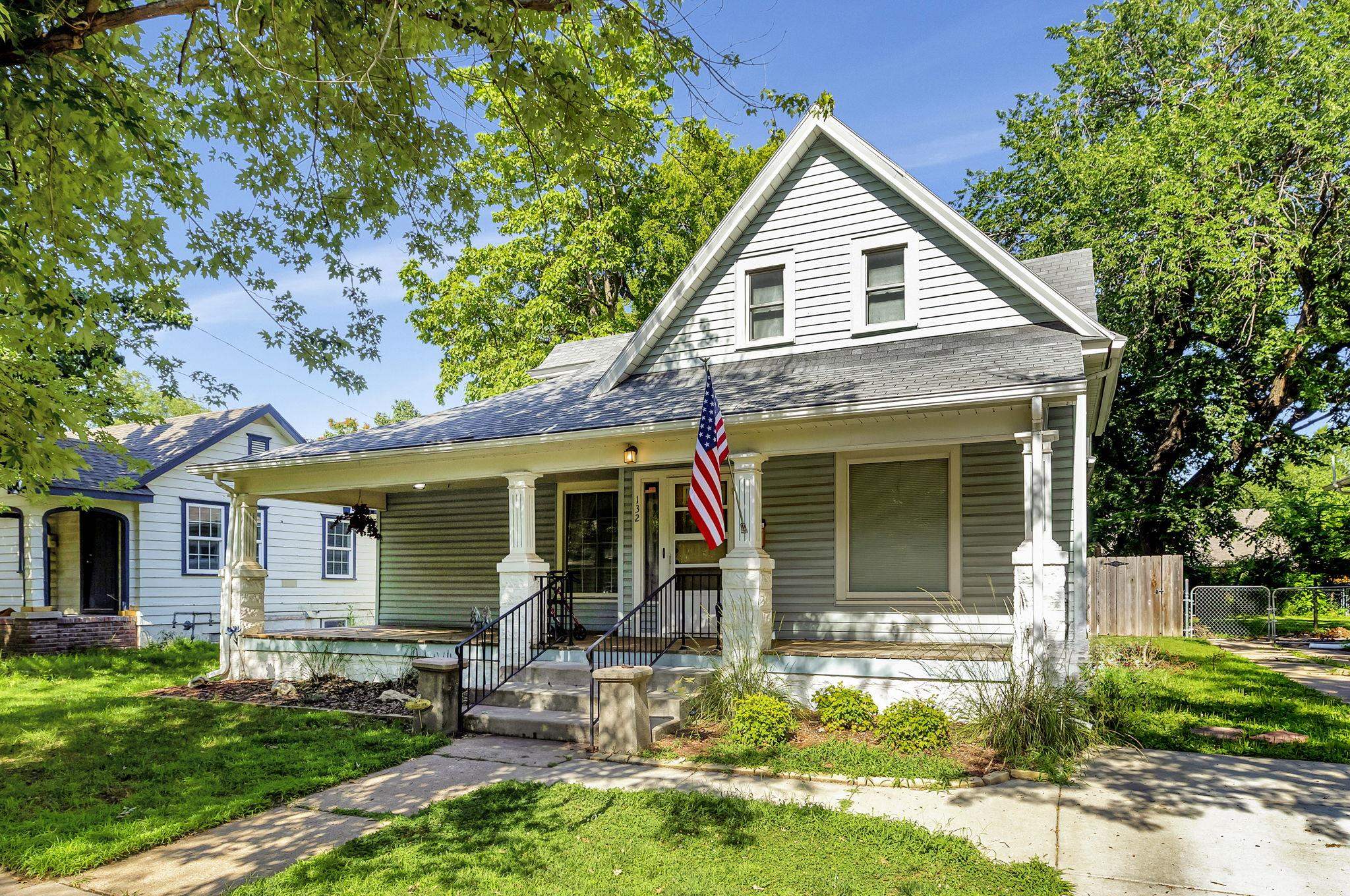 132 S Green St Property Photo 1