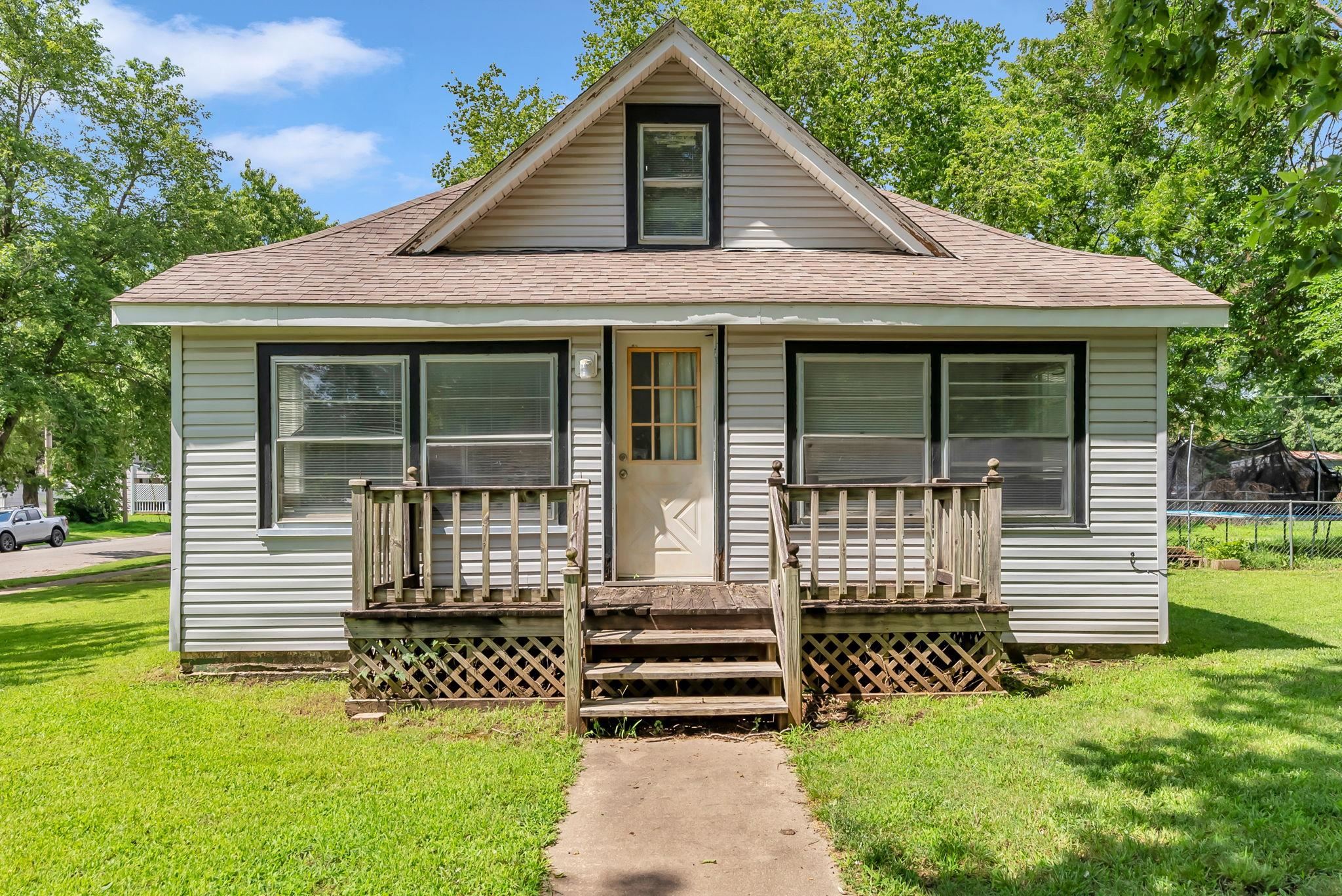 722 S College Ave Property Photo