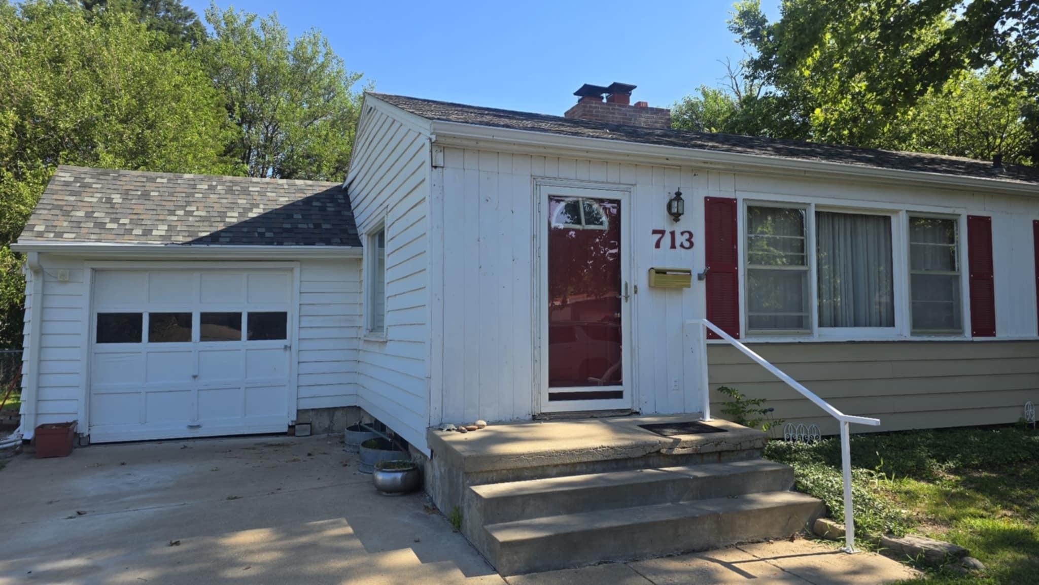 713 Martin Ave Property Photo 2