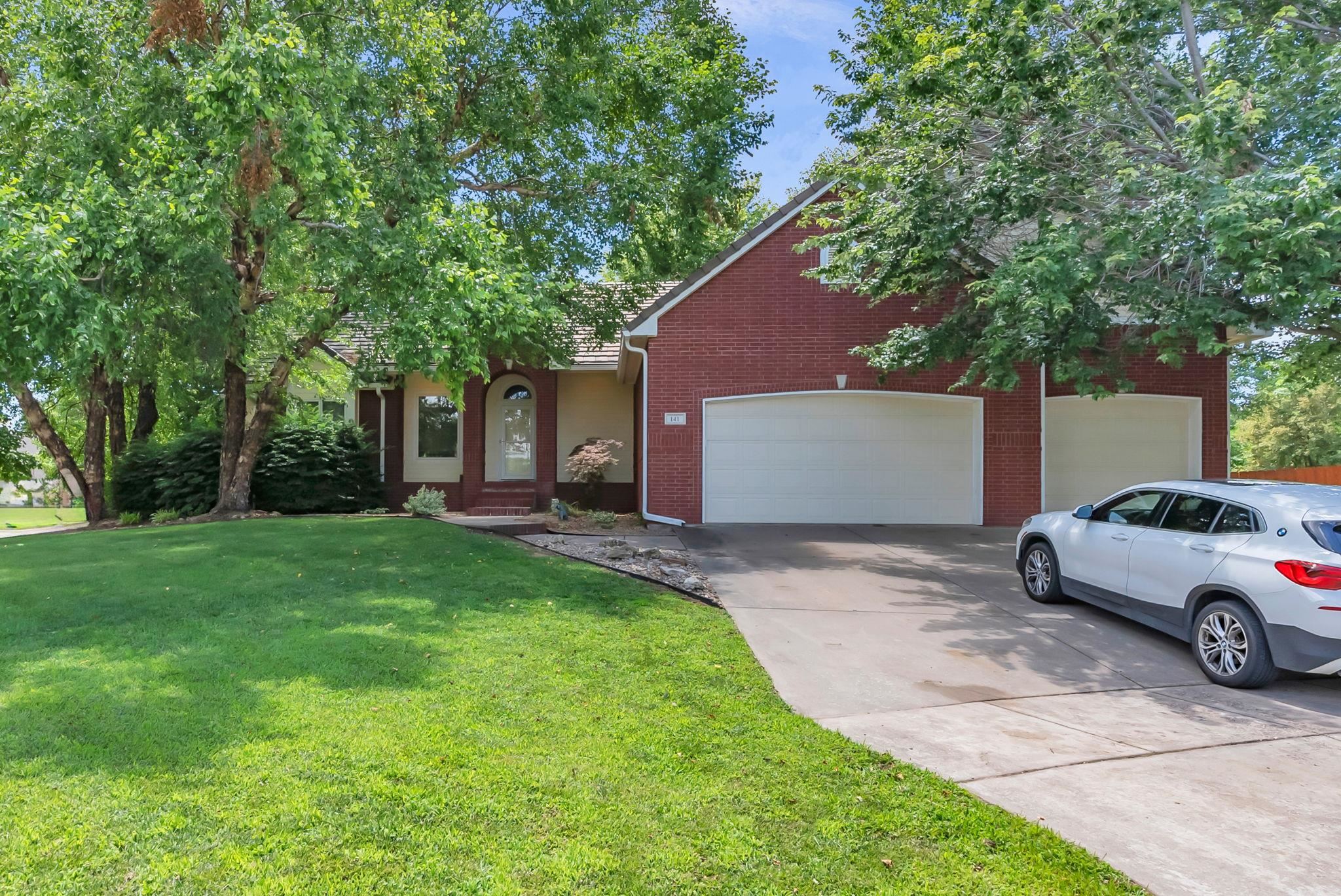 141 N Forestview Cir Property Photo 1