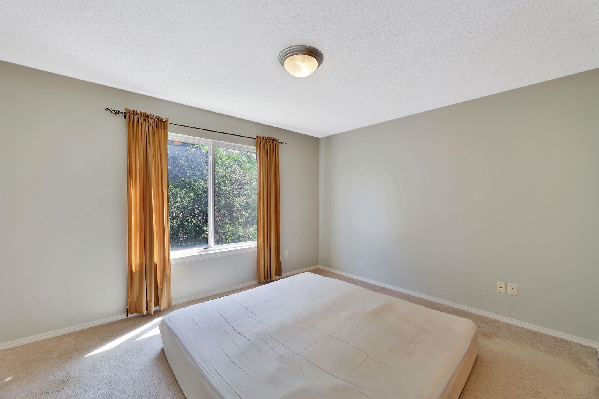 1026 N Bristol St Property Photo 14
