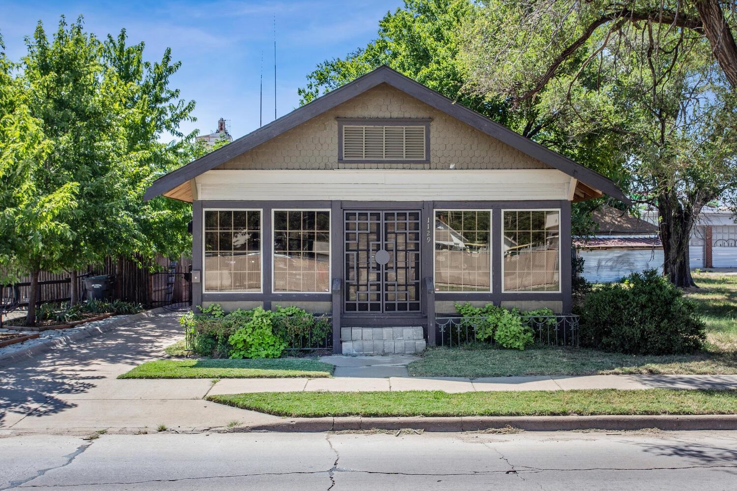 1129 S Washington Ave Property Photo 4