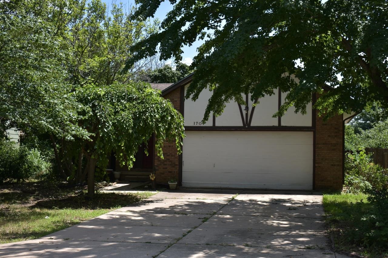 1707 E Cresthill Rd. Property Photo 1