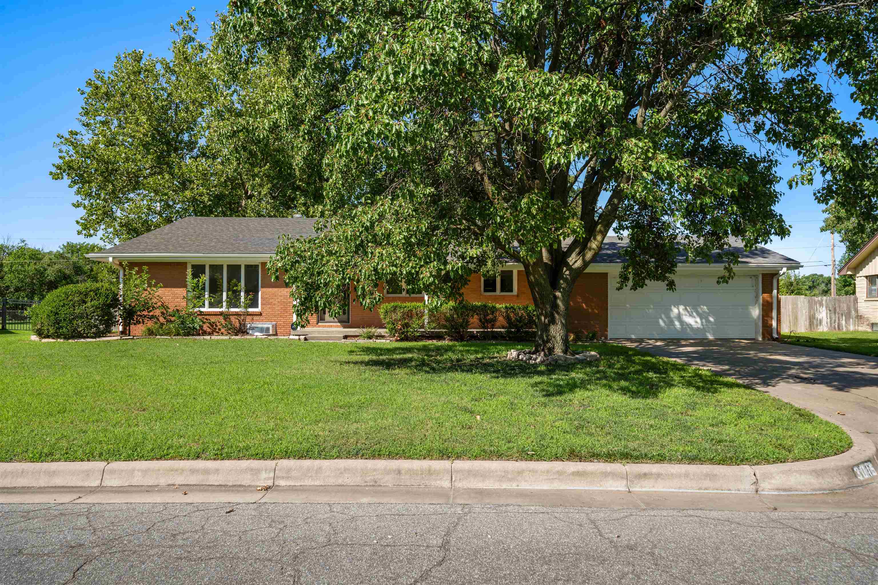 3015 W River Park Dr Property Photo 1