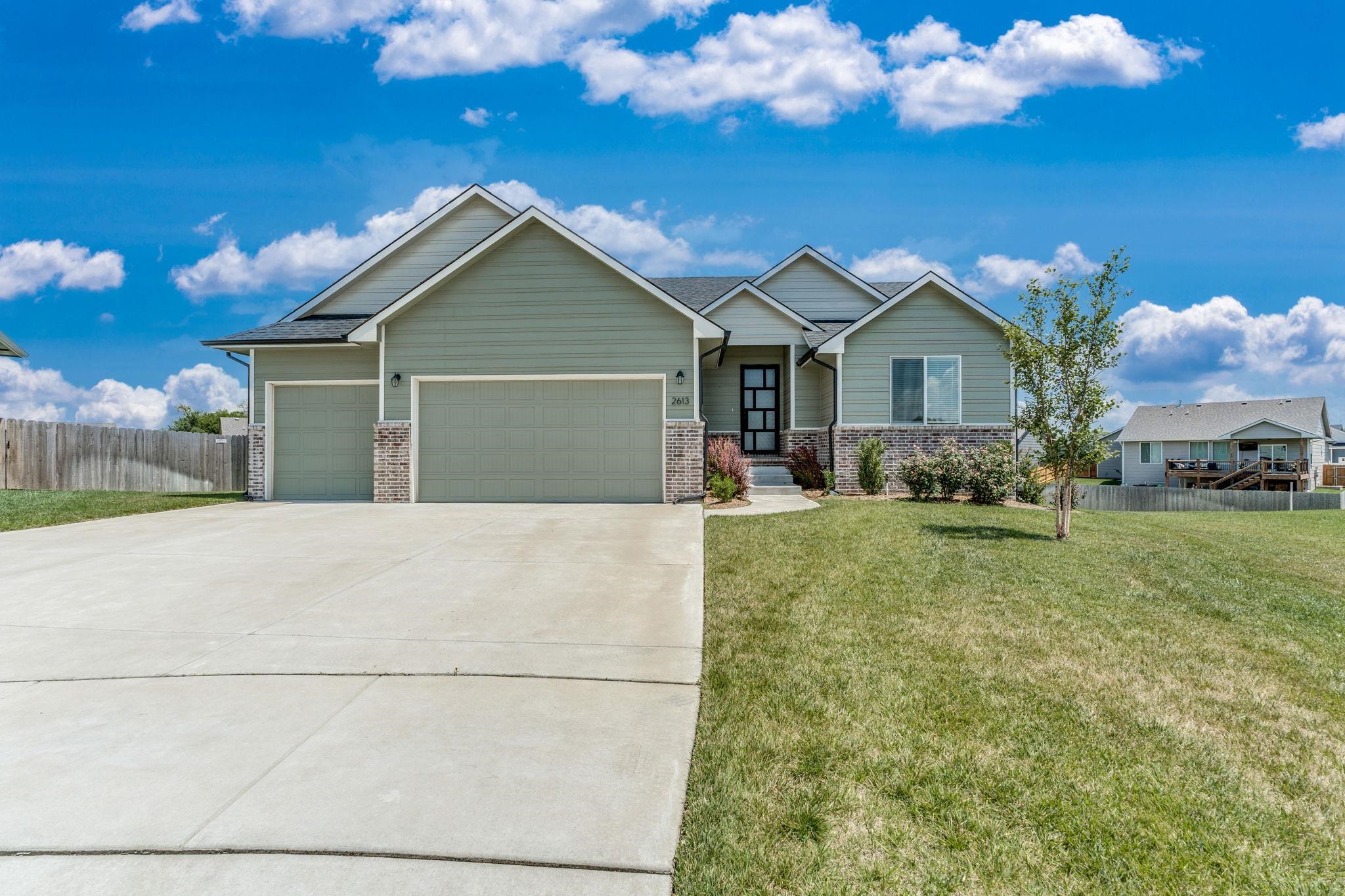 2613 E Thunder Cir Property Photo 1