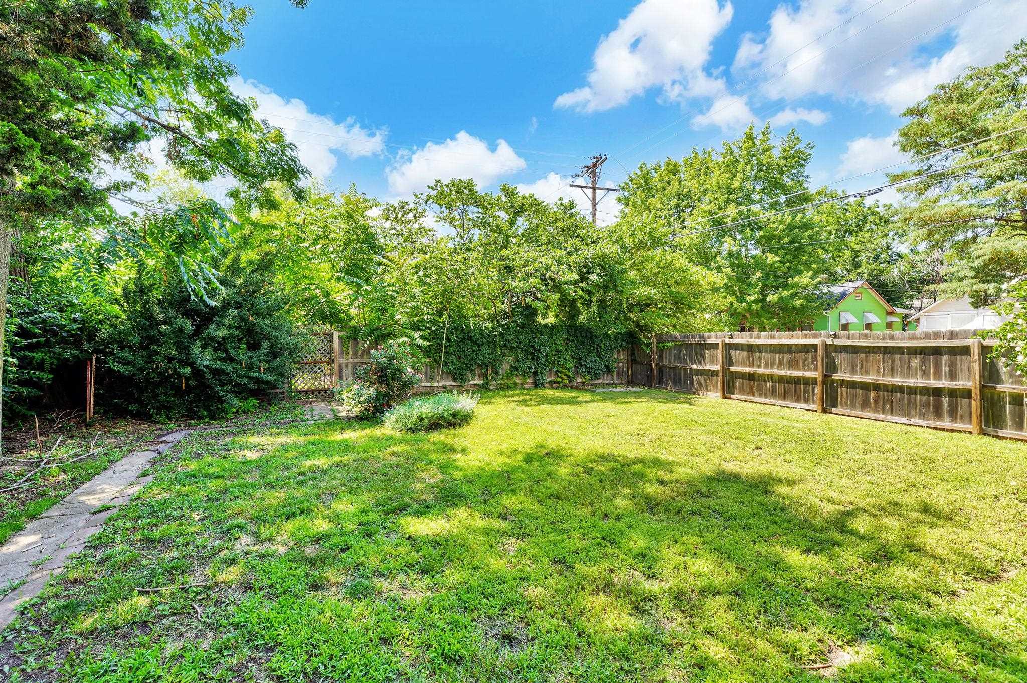 857 N Woodrow Property Photo 32