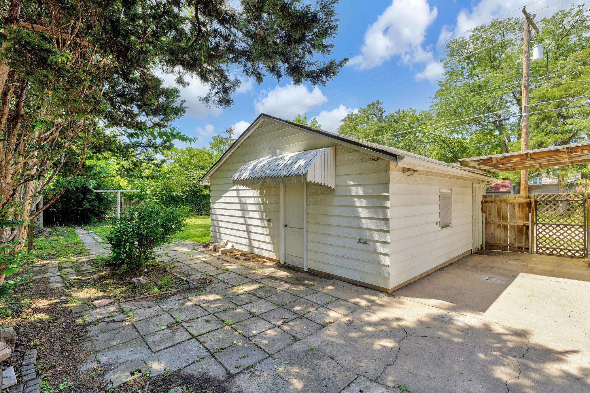857 N Woodrow Property Photo 33