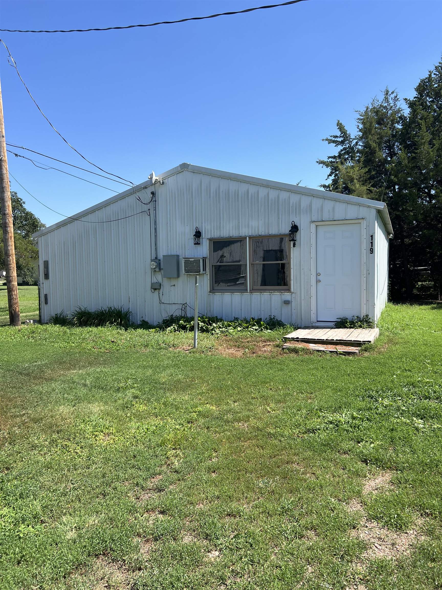 119 W Avenue E Property Photo 1