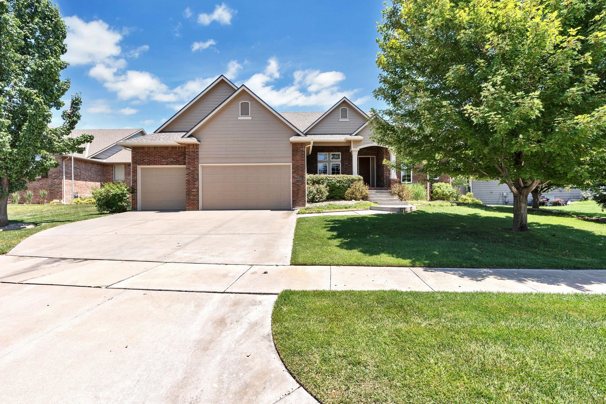 2204 N Stonegate Cir Property Photo 1