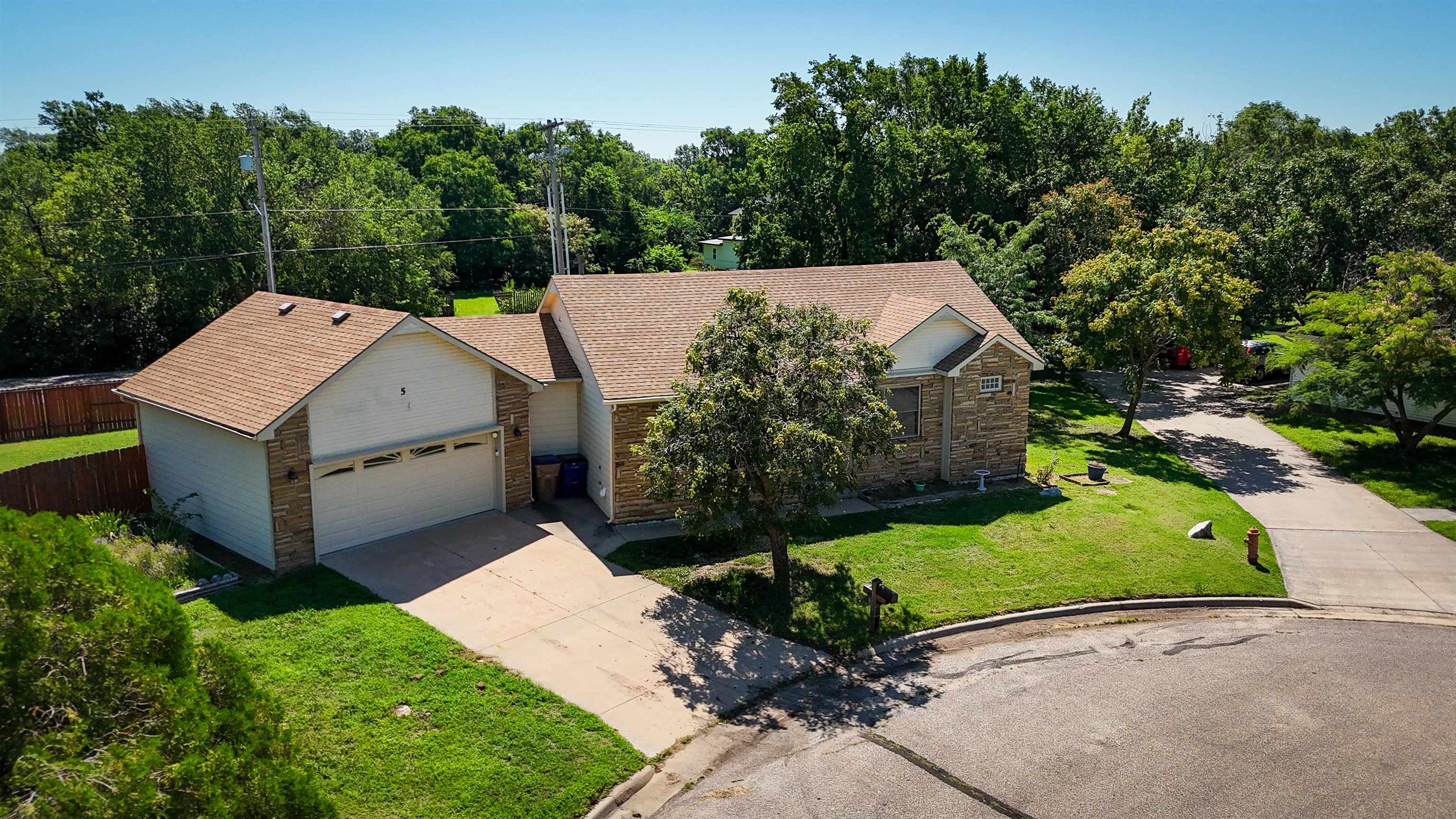 5 N Woodland Ct Property Photo 1